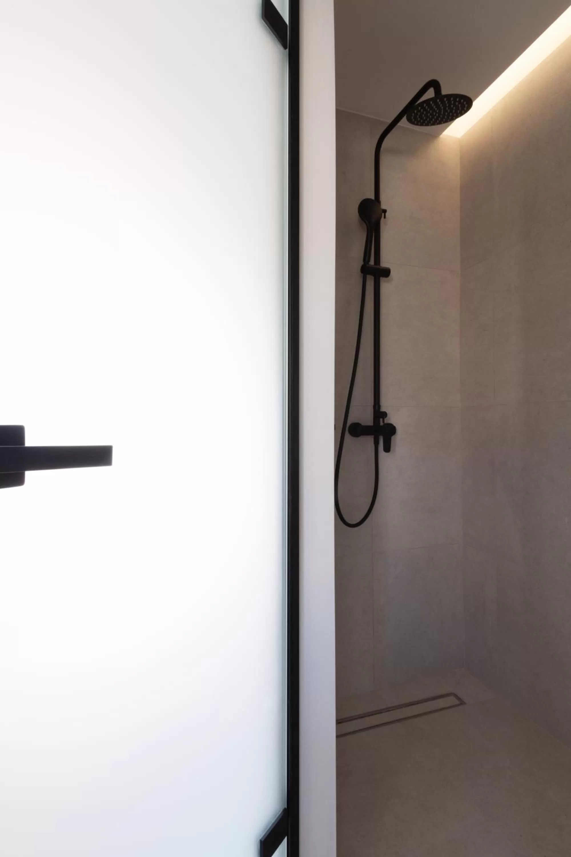 Shower in Incanto Boutique Suites - Neos Kosmos