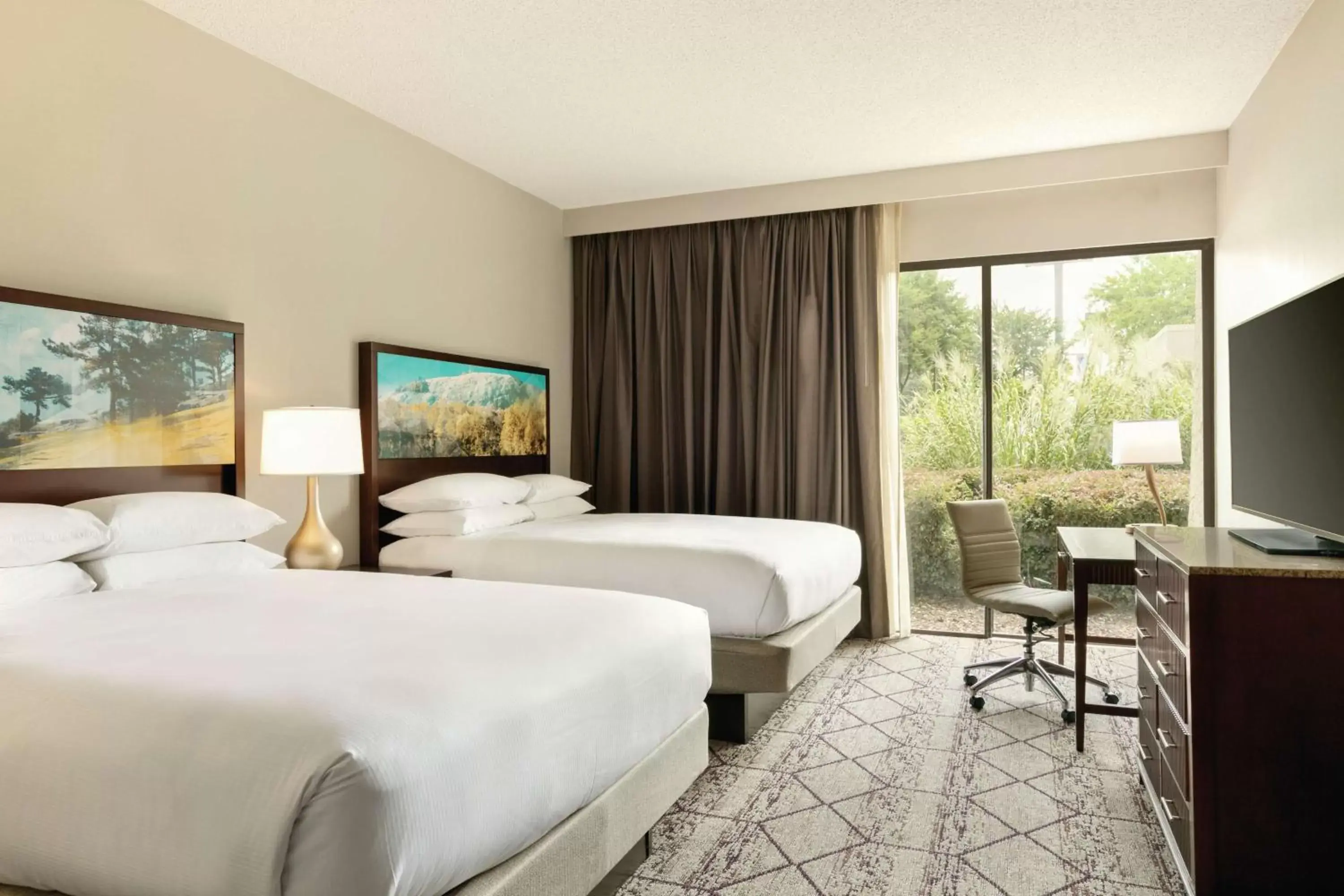 Bedroom, Bed in DoubleTree by Hilton Atlanta Northeast/Northlake