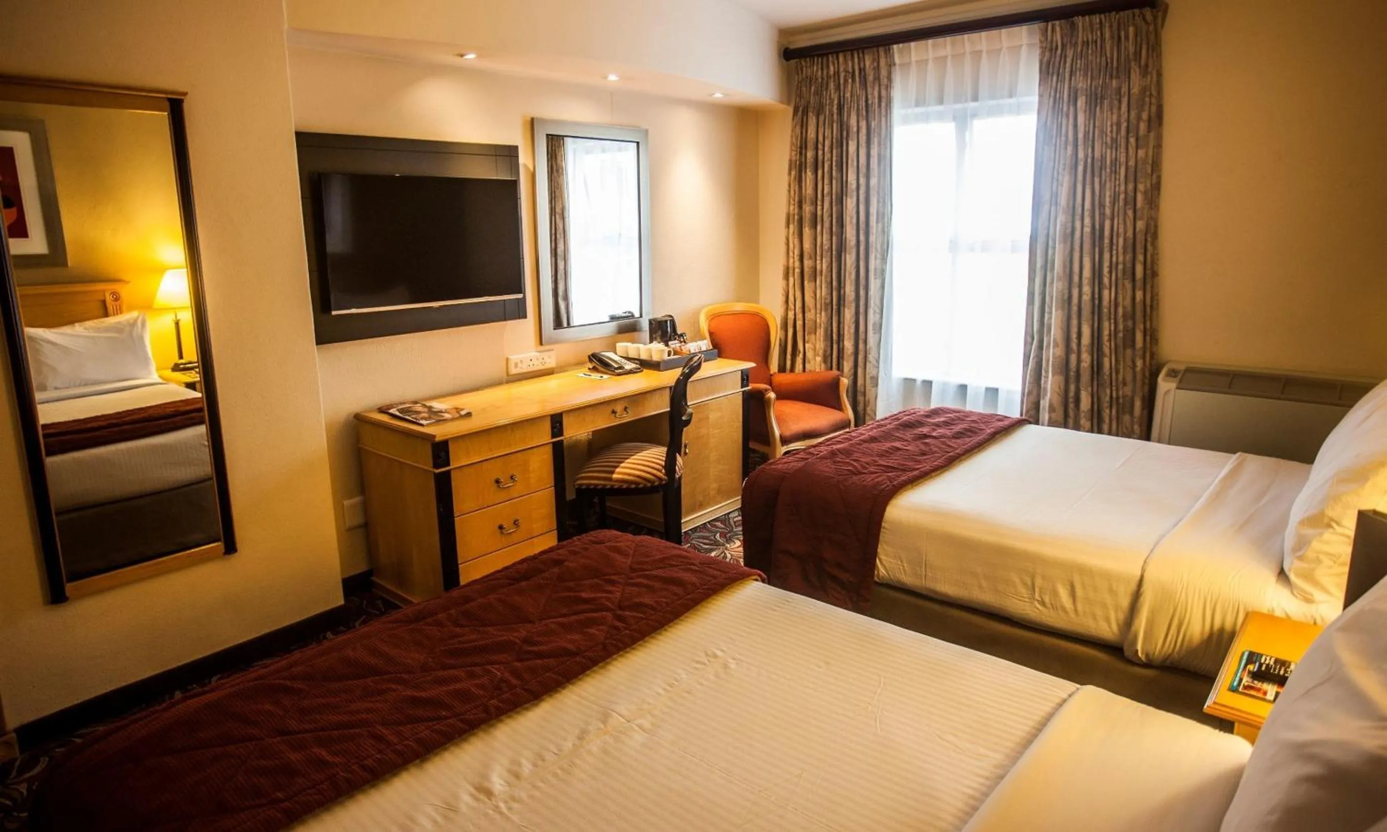 TV and multimedia, Bed in Garden Court Morningside Sandton