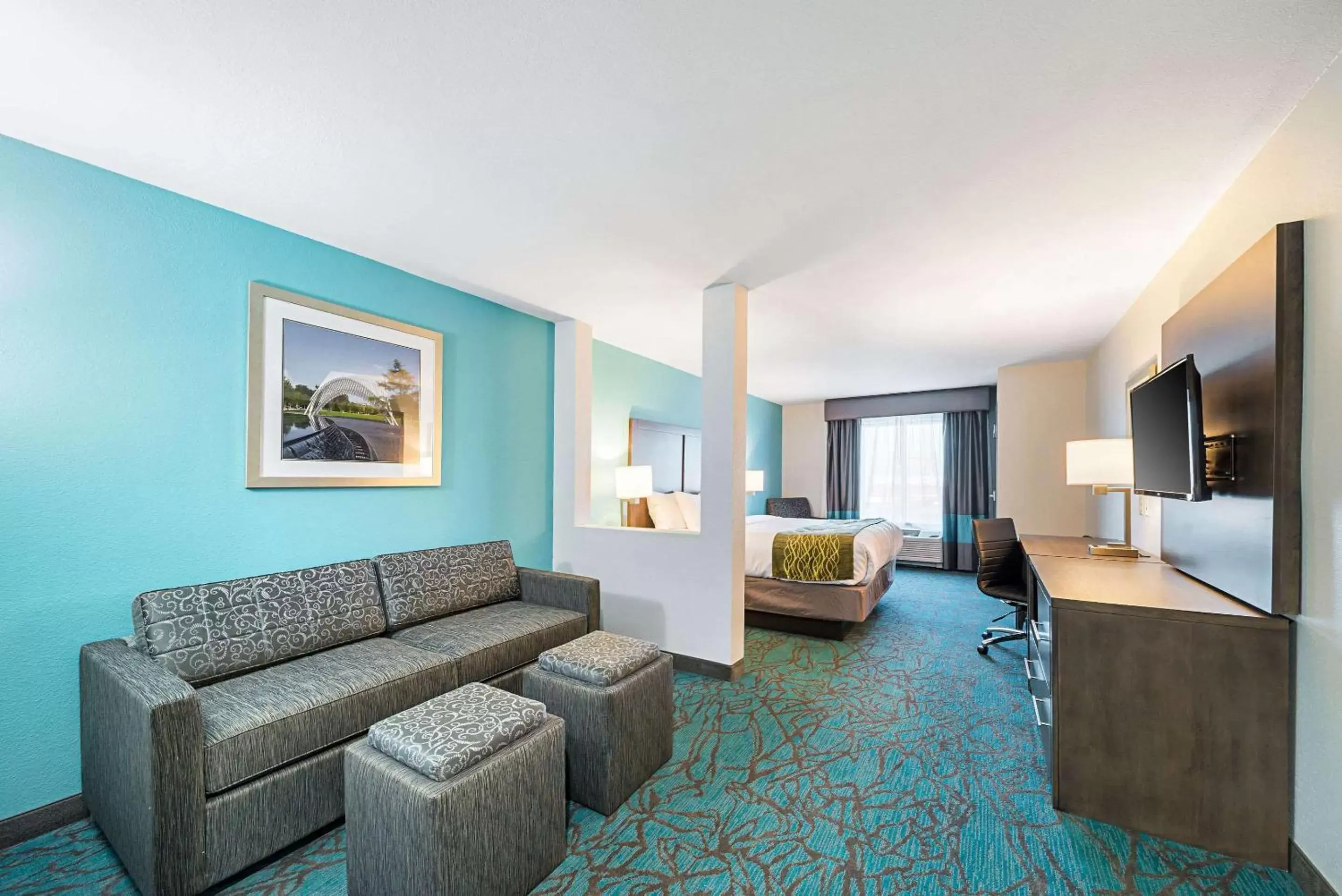 Photo of the whole room, Seating Area in Comfort Inn & Suites Oklahoma City near Bricktown