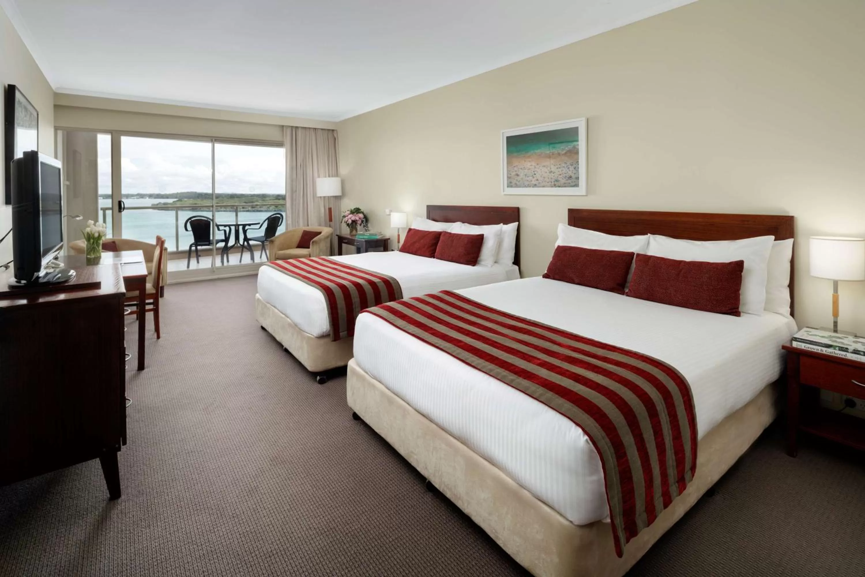 Deluxe Twin Room in Rydges Hotel Port Macquarie