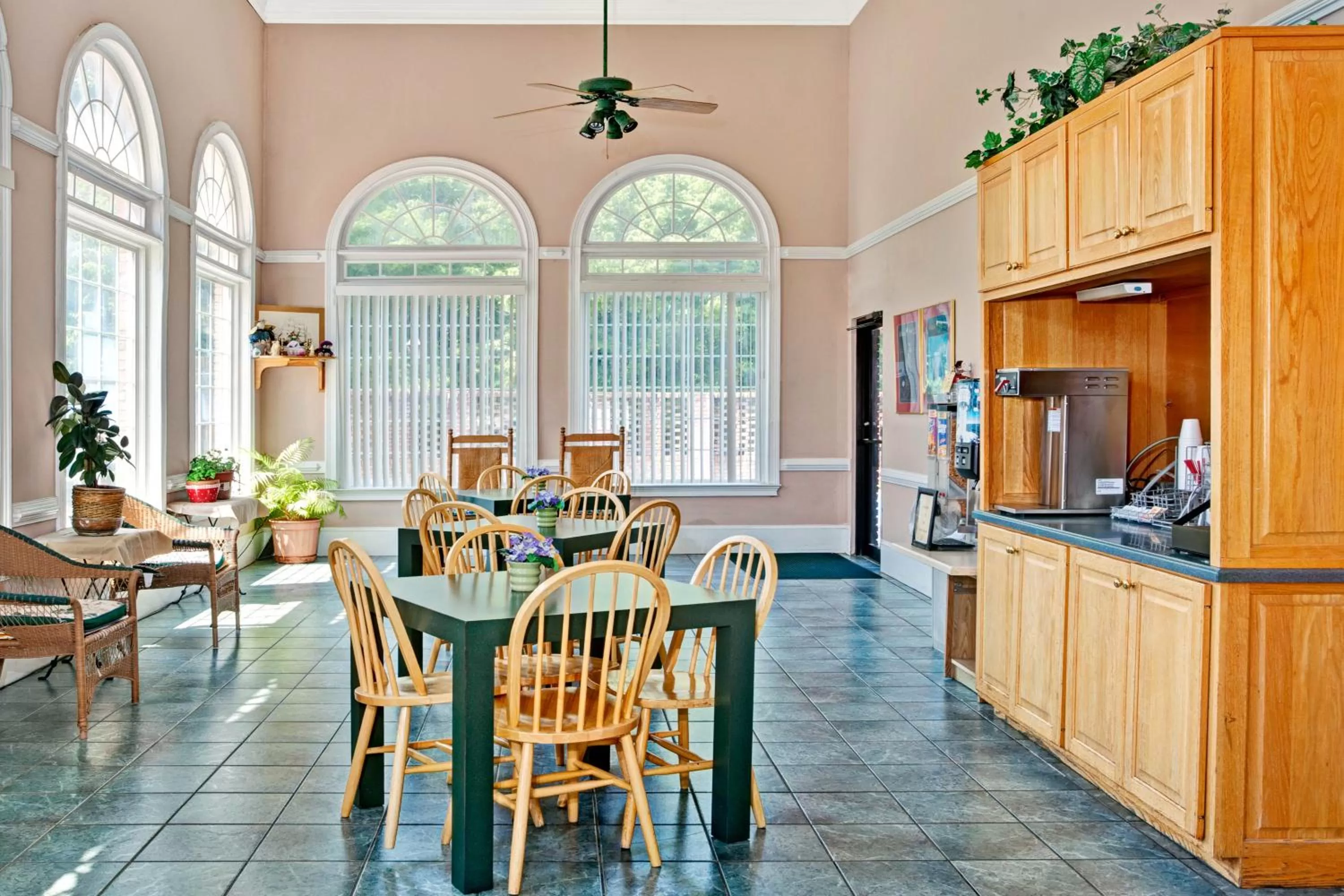 Continental breakfast in Super 8 by Wyndham Marietta/West/Atl Area