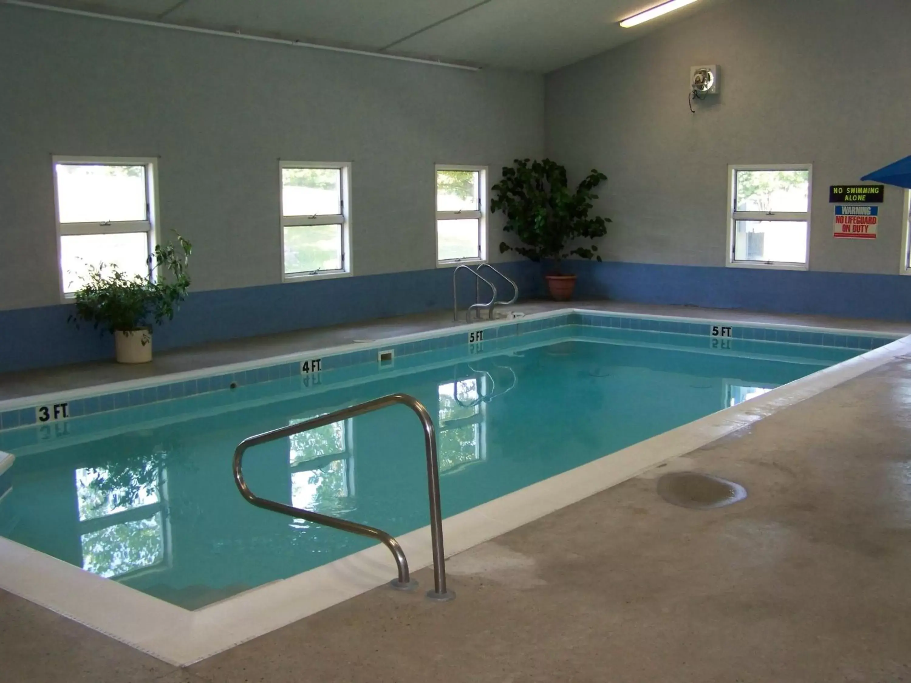 Swimming Pool in Brook Pointe Inn