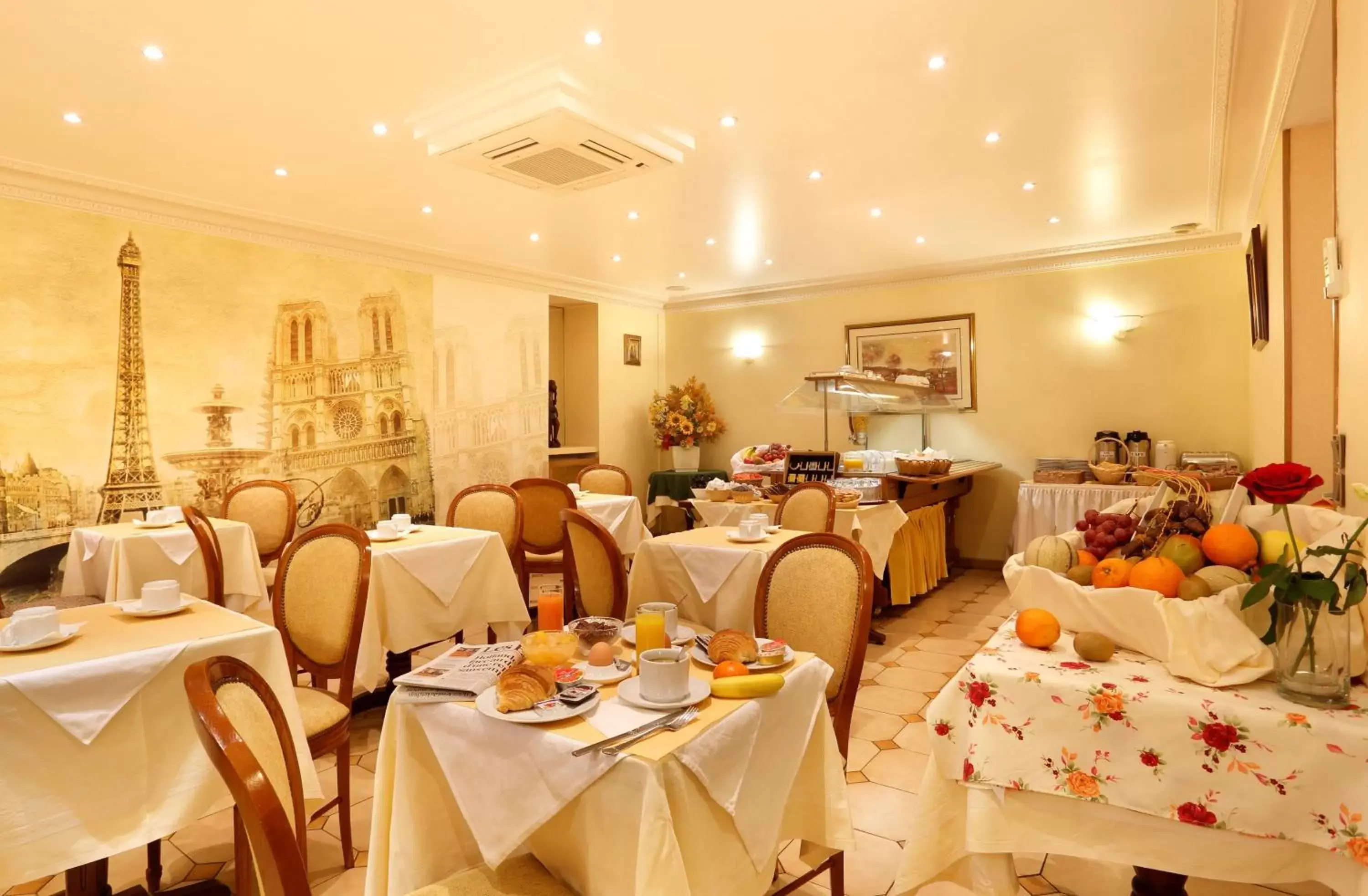 Restaurant/Places to Eat in Hotel Paix Republique