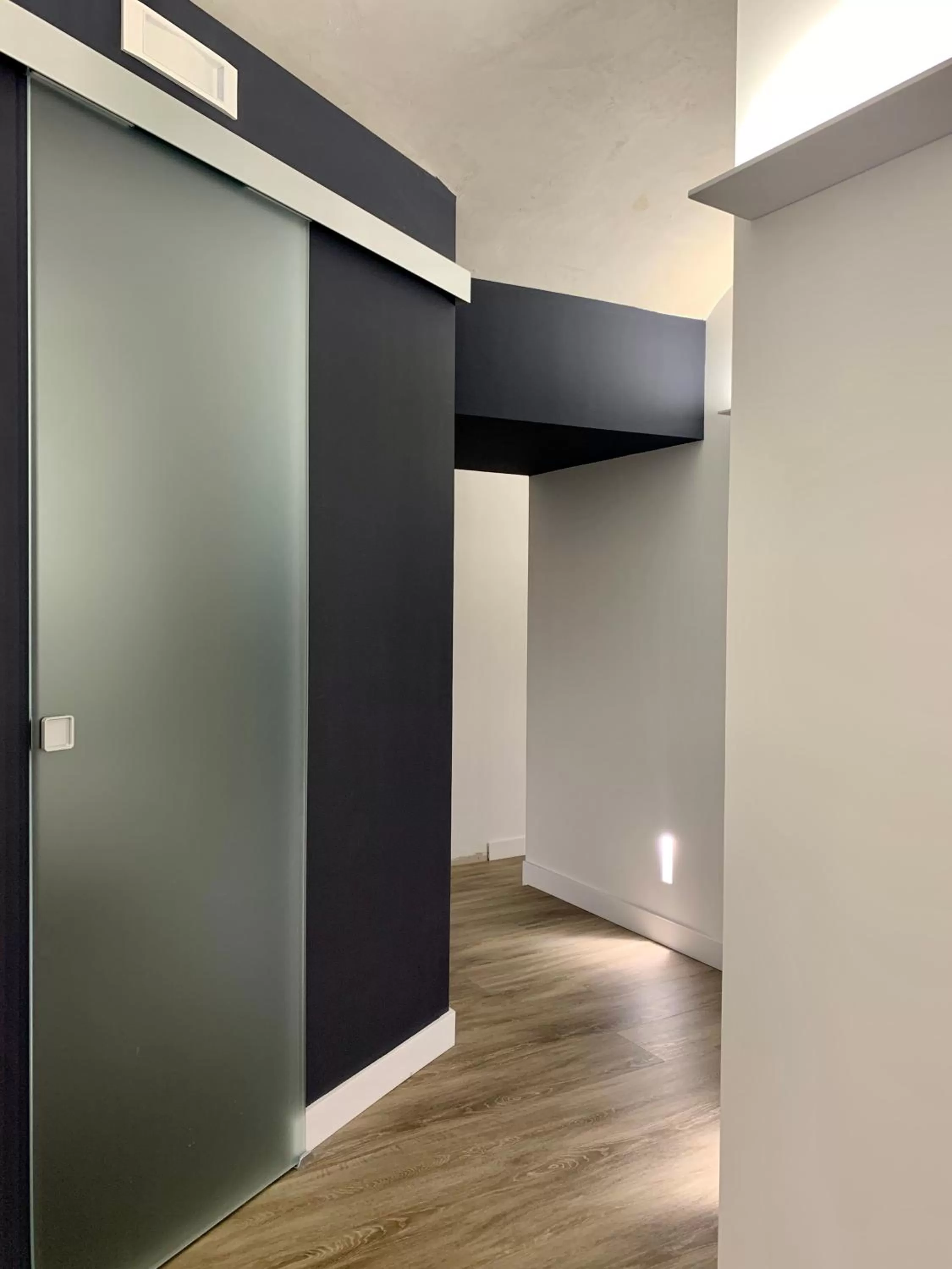 Lobby or reception, TV/Entertainment Center in Toledo Boutique Rooms