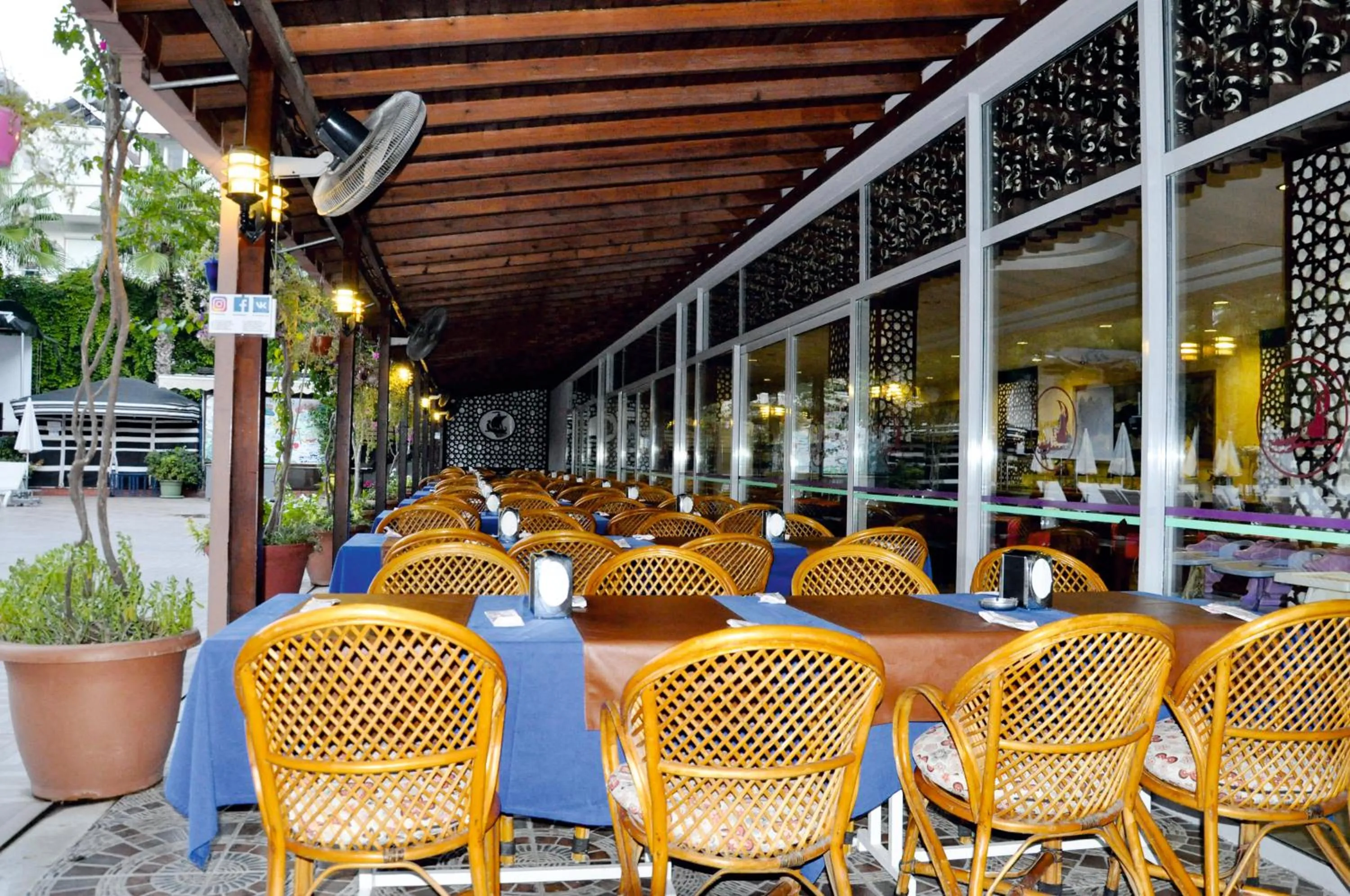 Restaurant/Places to Eat in Grand Viking Hotel