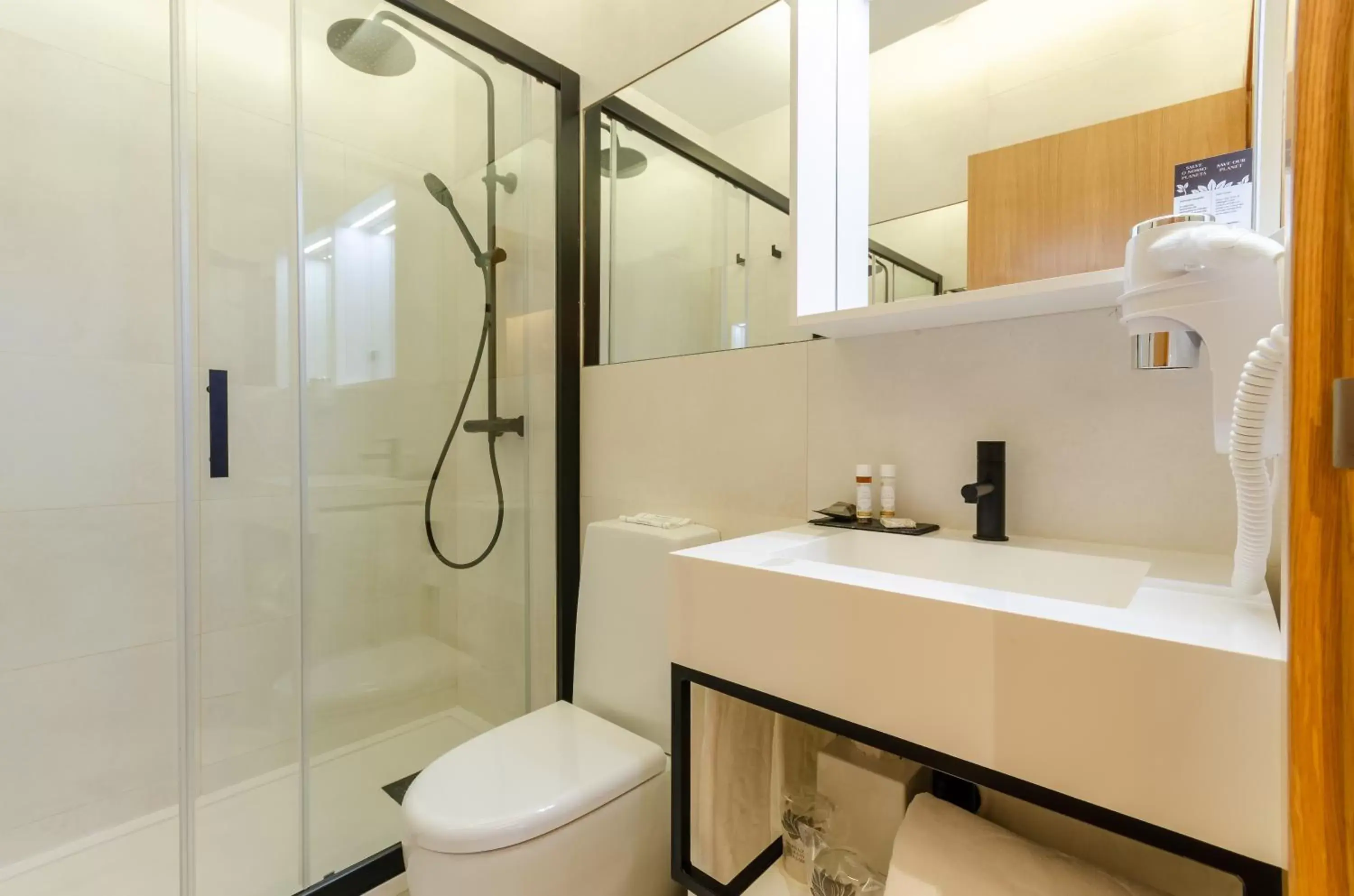 Bathroom in Rossio Plaza Hotel