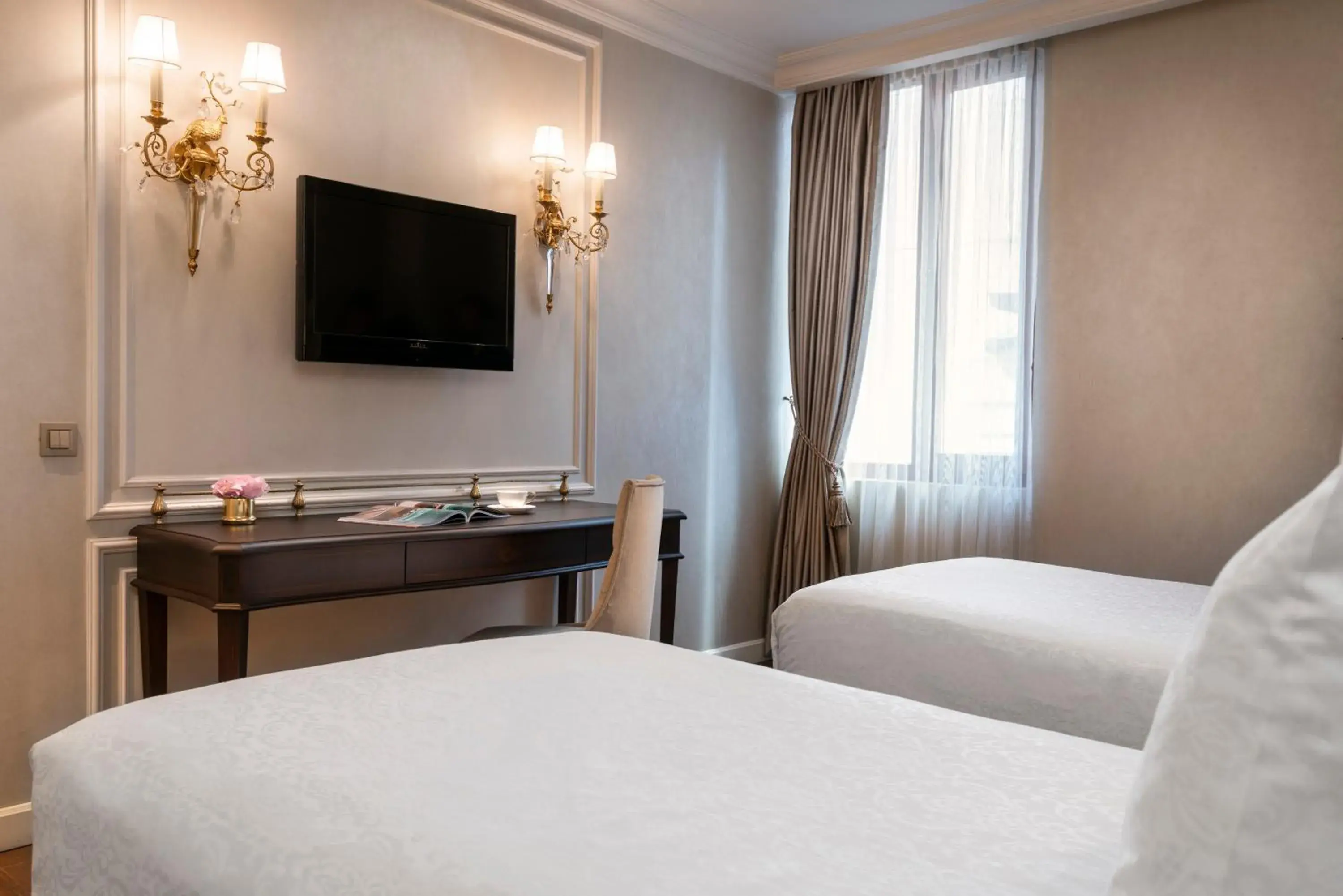 TV and multimedia, Bed in Rixos Pera Istanbul