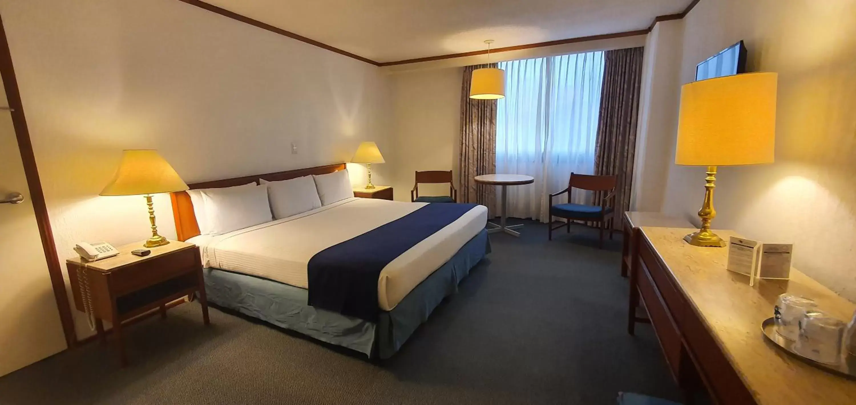 Photo of the whole room, Bed in Hotel Bristol