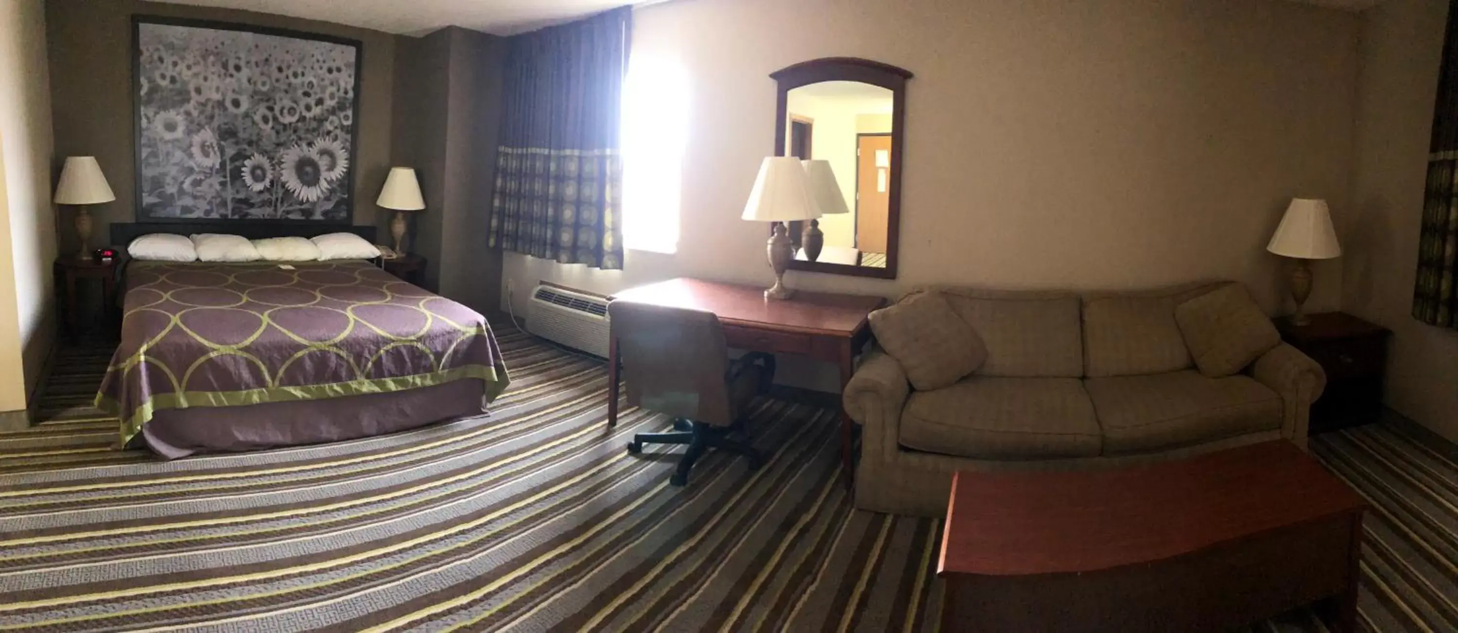 Guests in Super 8 by Wyndham Anamosa IA