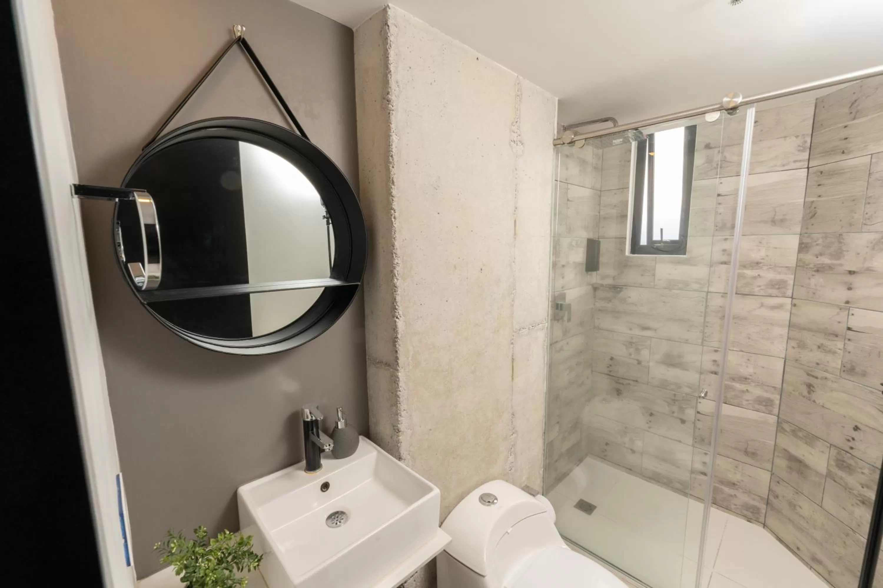 Bathroom in The Coffee Club Apartahotel