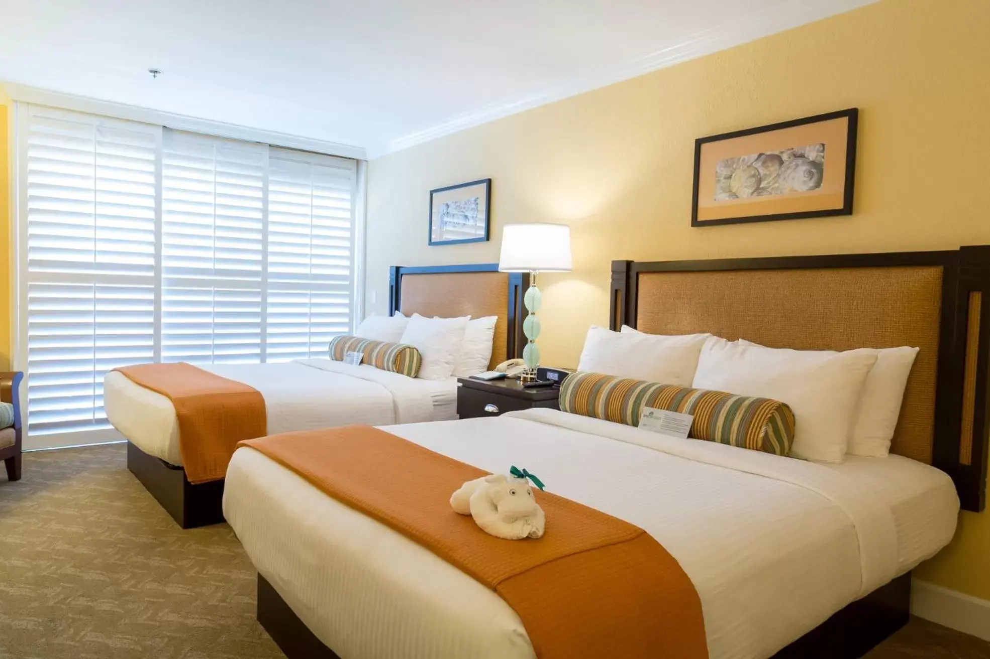 Photo of the whole room, Bed in Carlsbad Inn Beach Resort