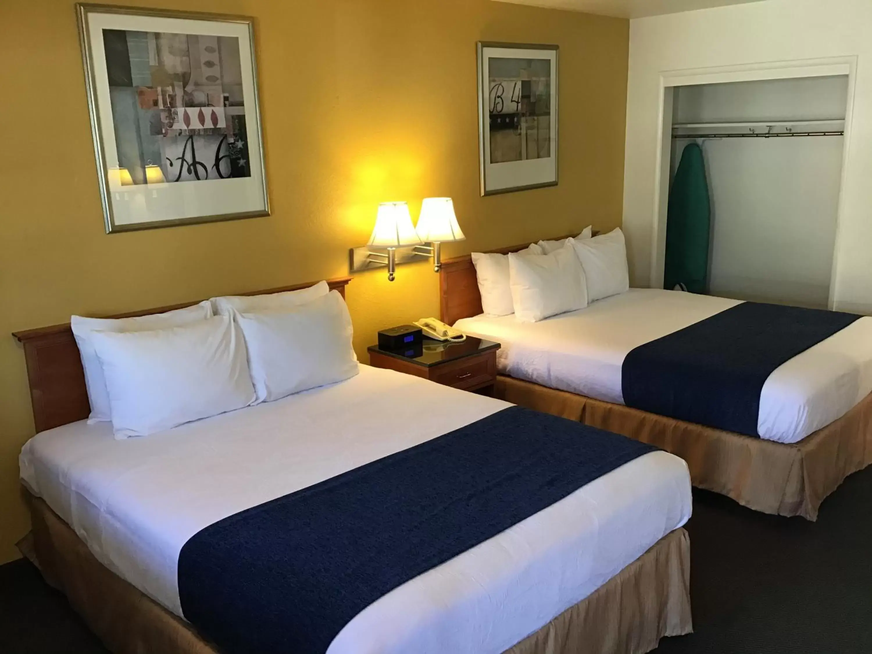 Photo of the whole room, Bed in Travelodge by Wyndham Pendleton OR