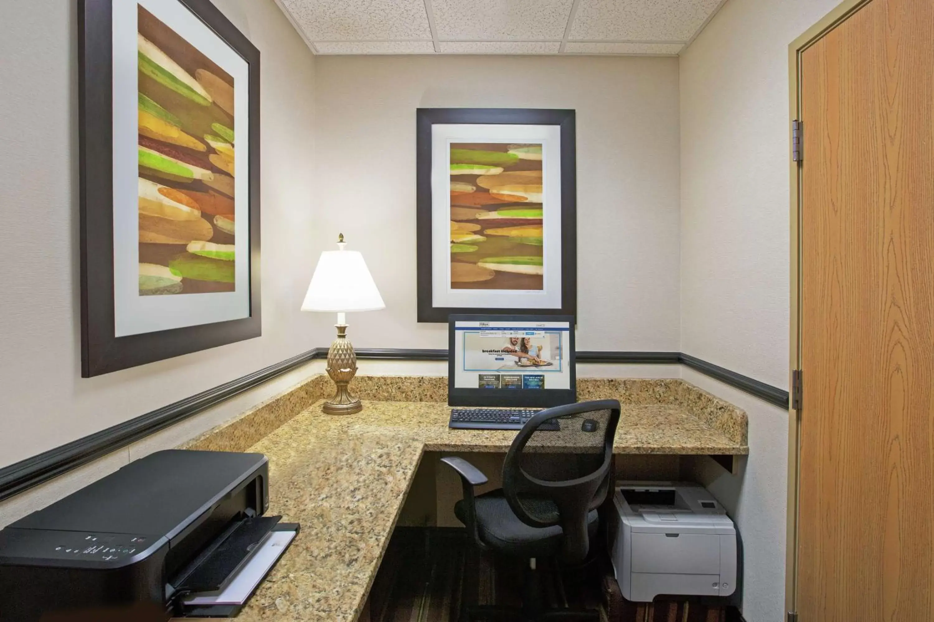 Business facilities in Hampton Inn South Heritage Park