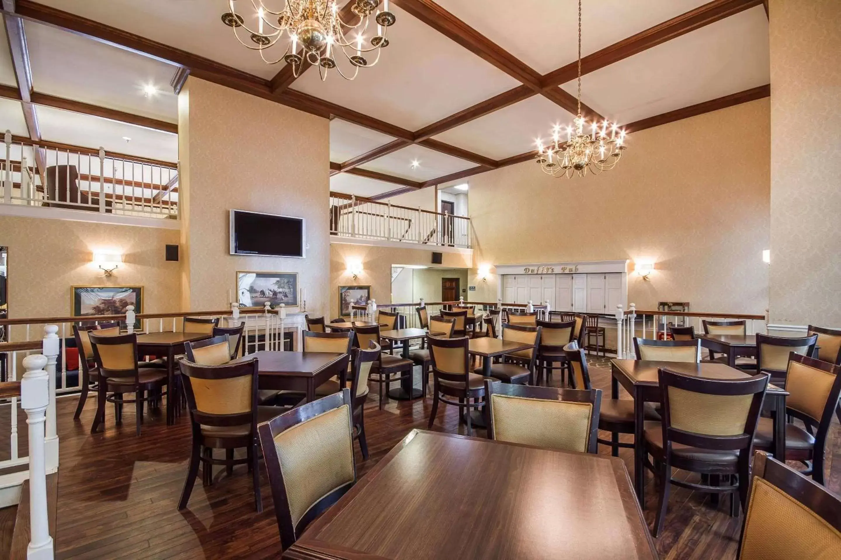 Restaurant/Places to Eat in Comfort Suites Appleton Airport