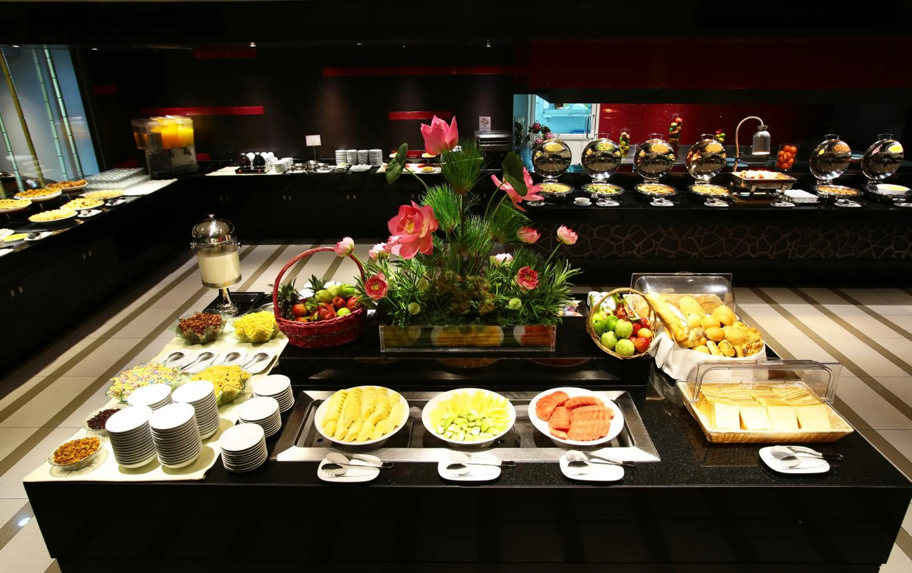 Buffet breakfast in Amaranth Suvarnabhumi Hotel - Free Suvarnabhumi Airport Shuttle