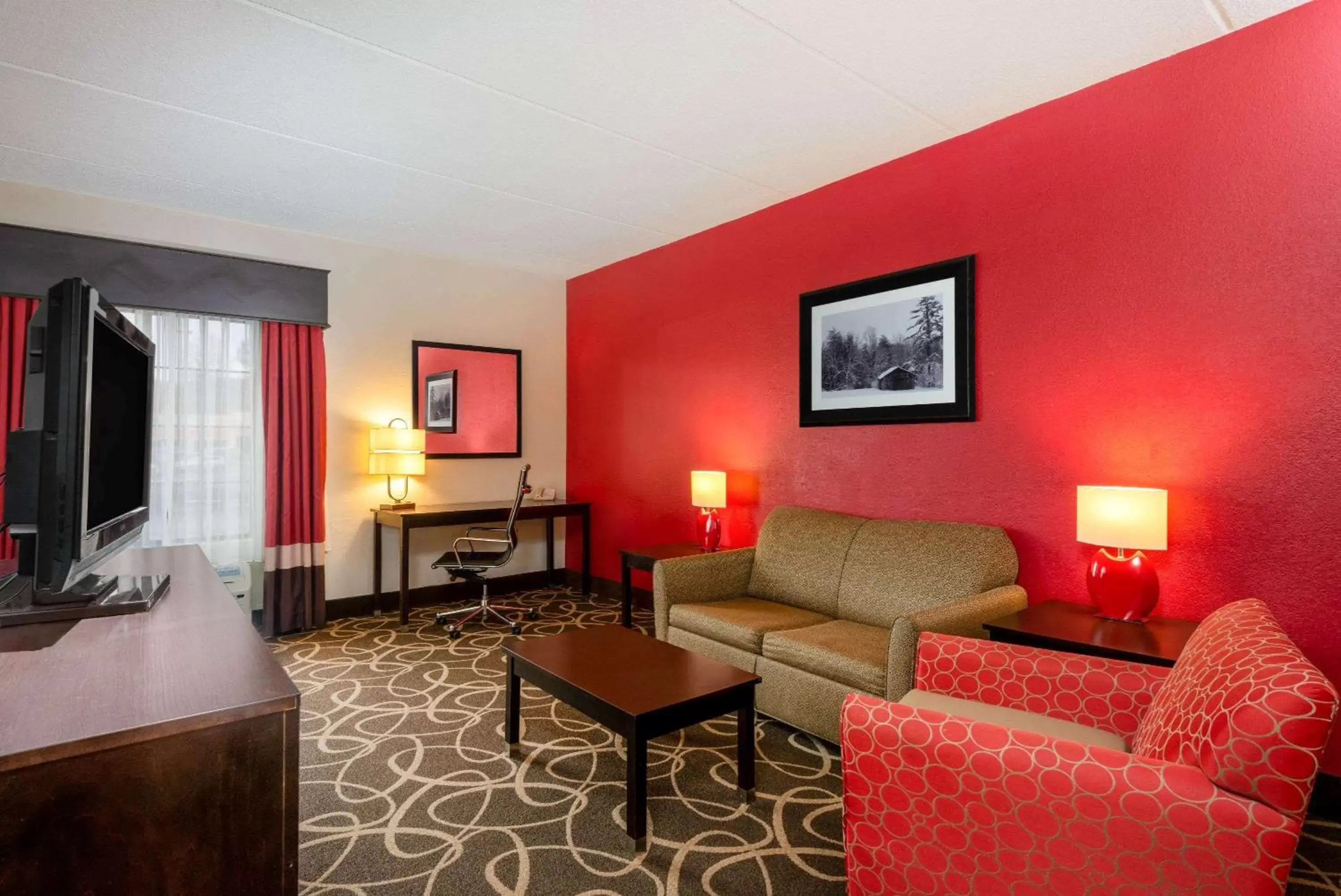 Photo of the whole room, Seating Area in La Quinta Inn & Suites - New River Gorge National Park