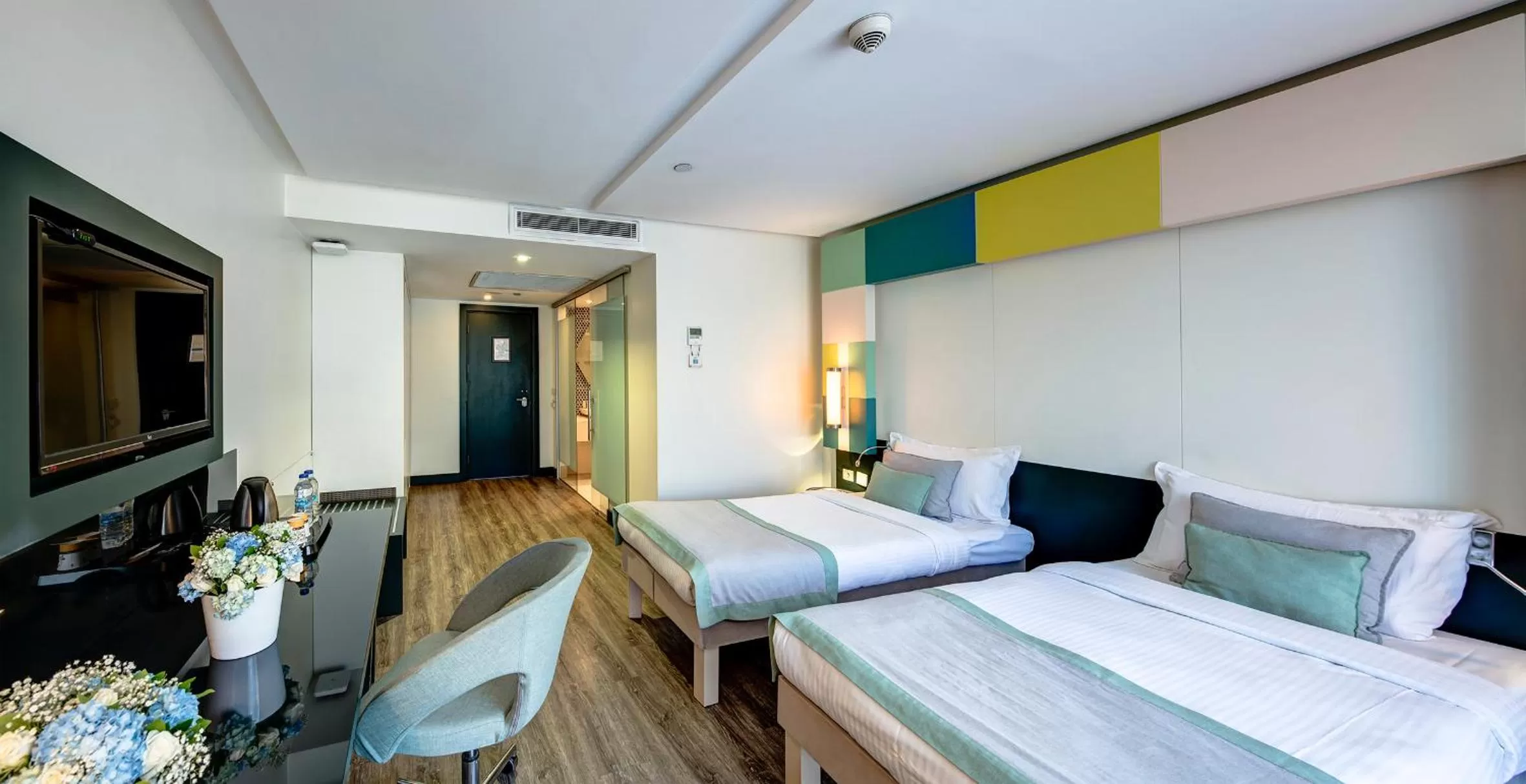 Photo of the whole room, Bed in The Elysium Styles Taksim