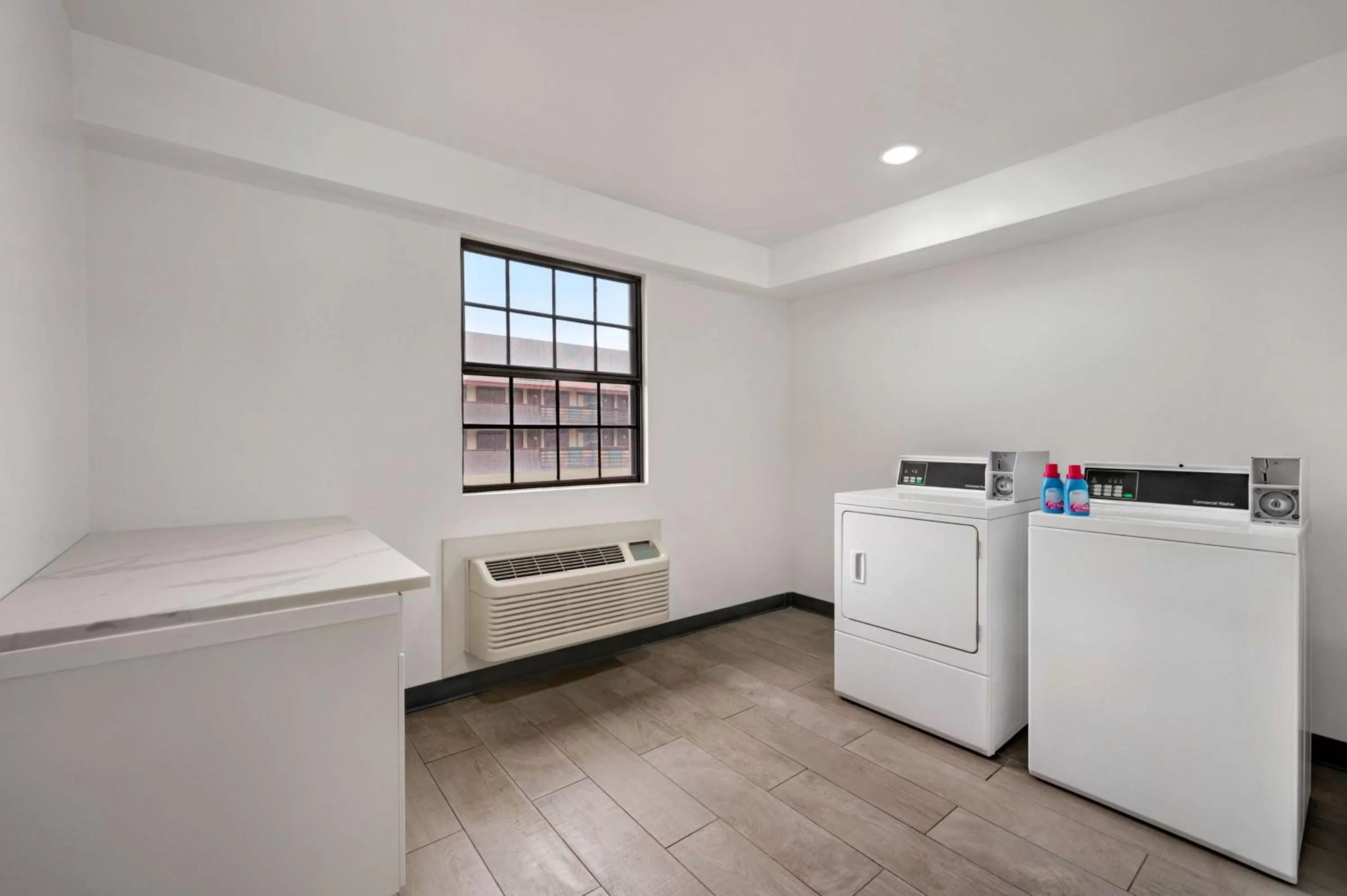 laundry in La Quinta Inn by Wyndham Columbus Airport Area