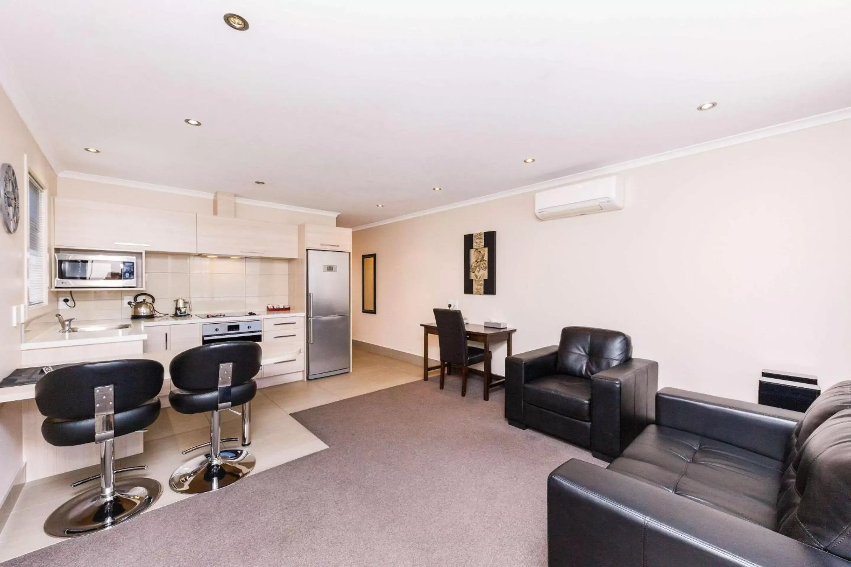 Living room, Seating Area in Comfort Inn Kauri Court