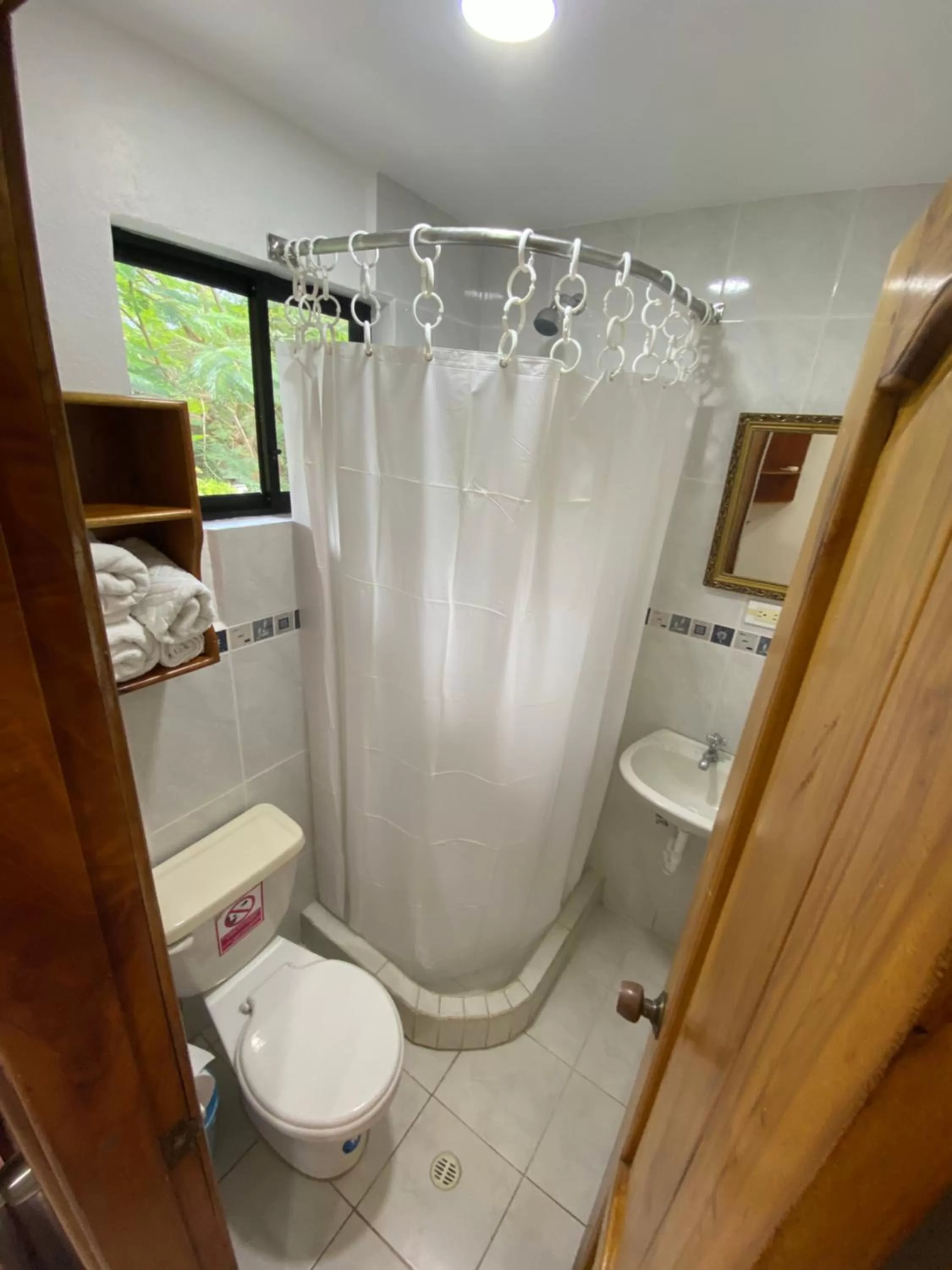 Shower in La Peregrina Galapagos B&B