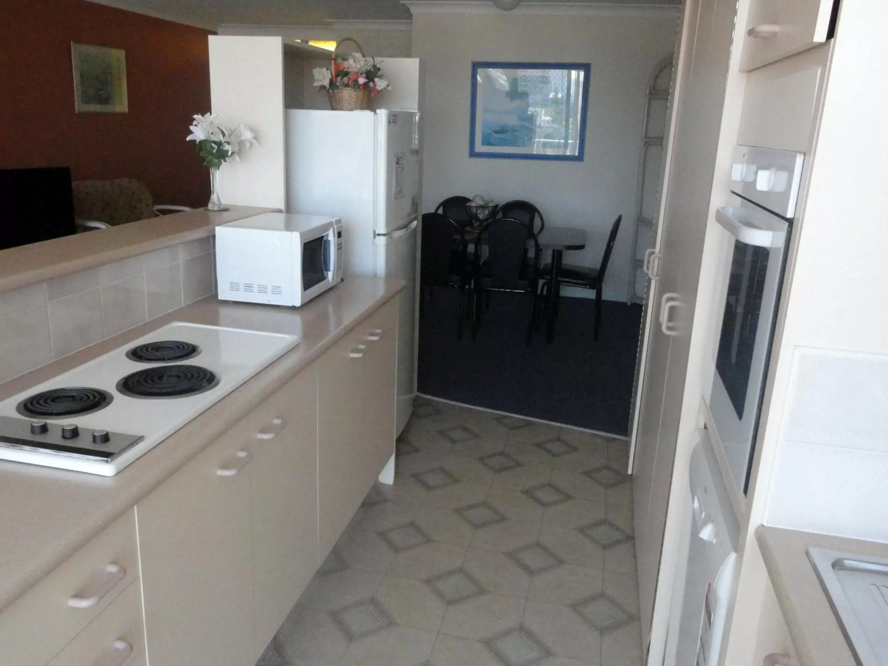 Kitchen or kitchenette, Kitchen/Kitchenette in Queensleigh Holiday Apartments