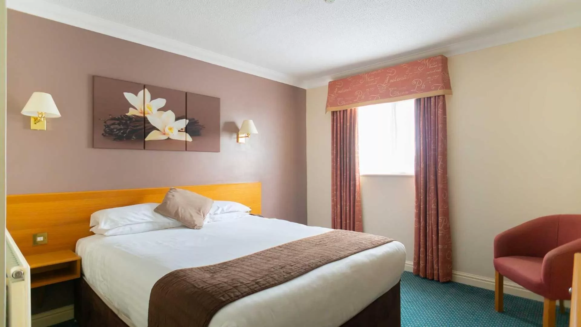 Bedroom, Bed in Hotel Wrexham