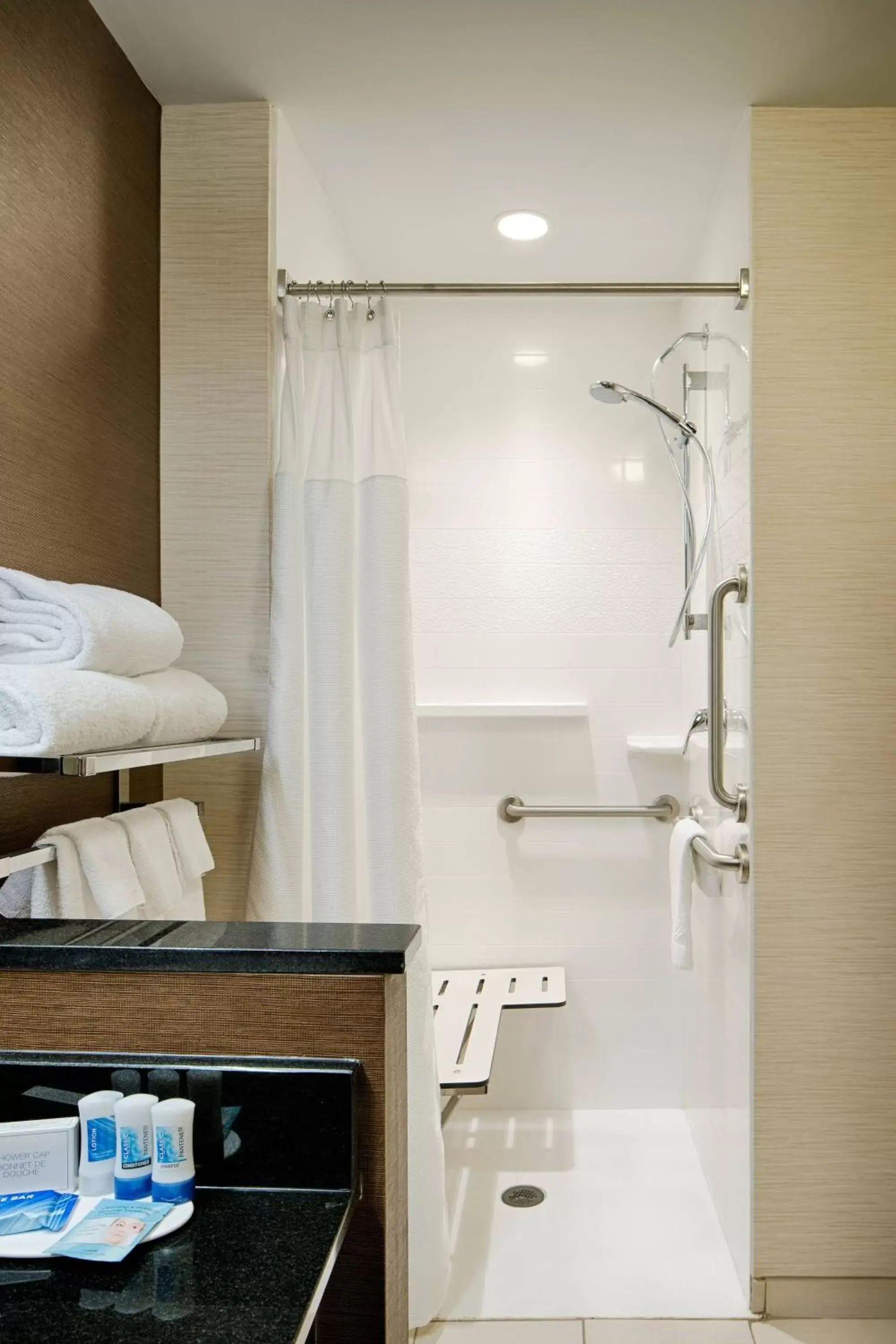 Bathroom in Fairfield Inn & Suites by Marriott Columbus Dublin