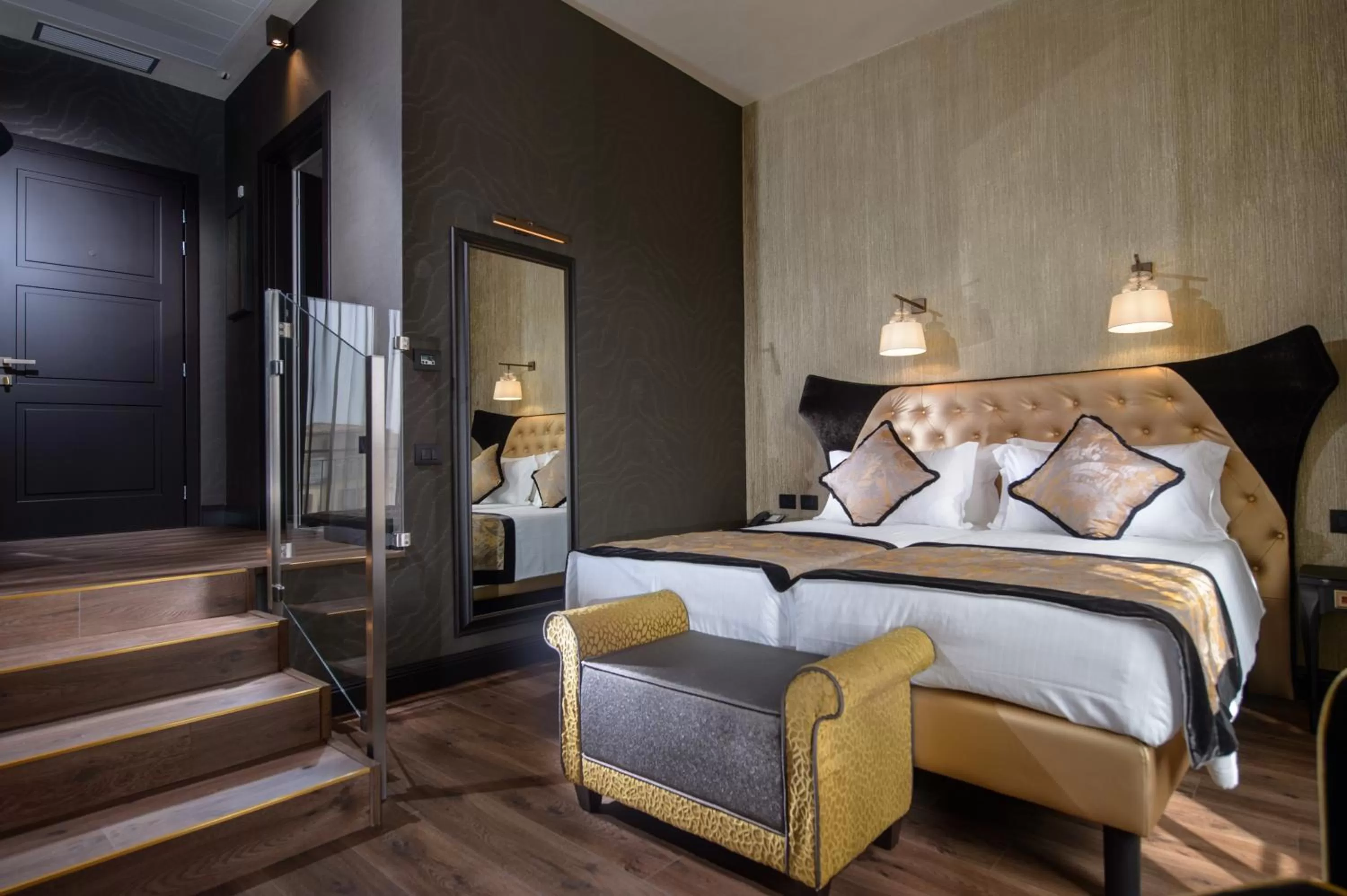 Bedroom, Bed in Palazzo Veneziano - Venice Collection