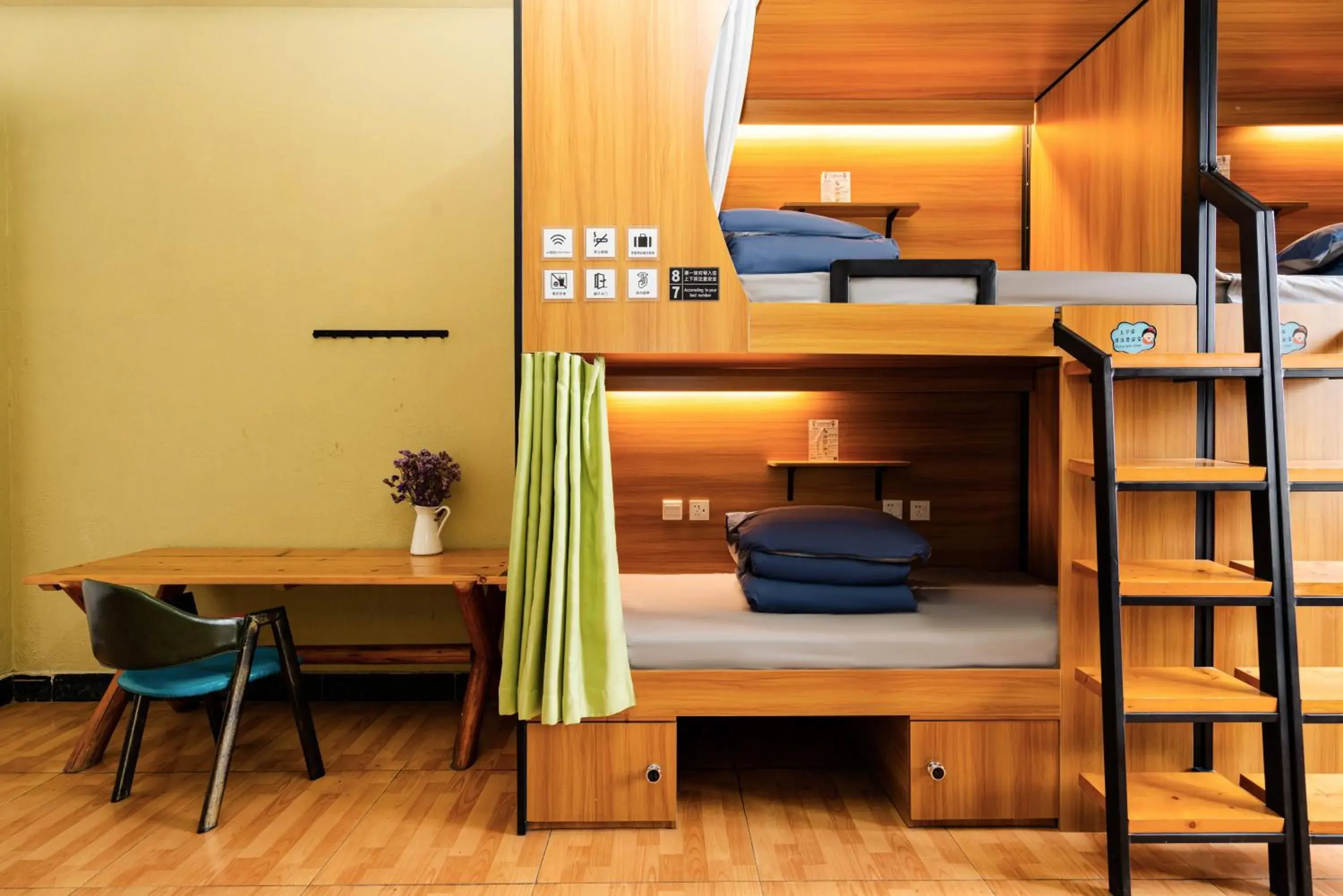 Bed in Chengdu Dreams Travel International Youth Hostel