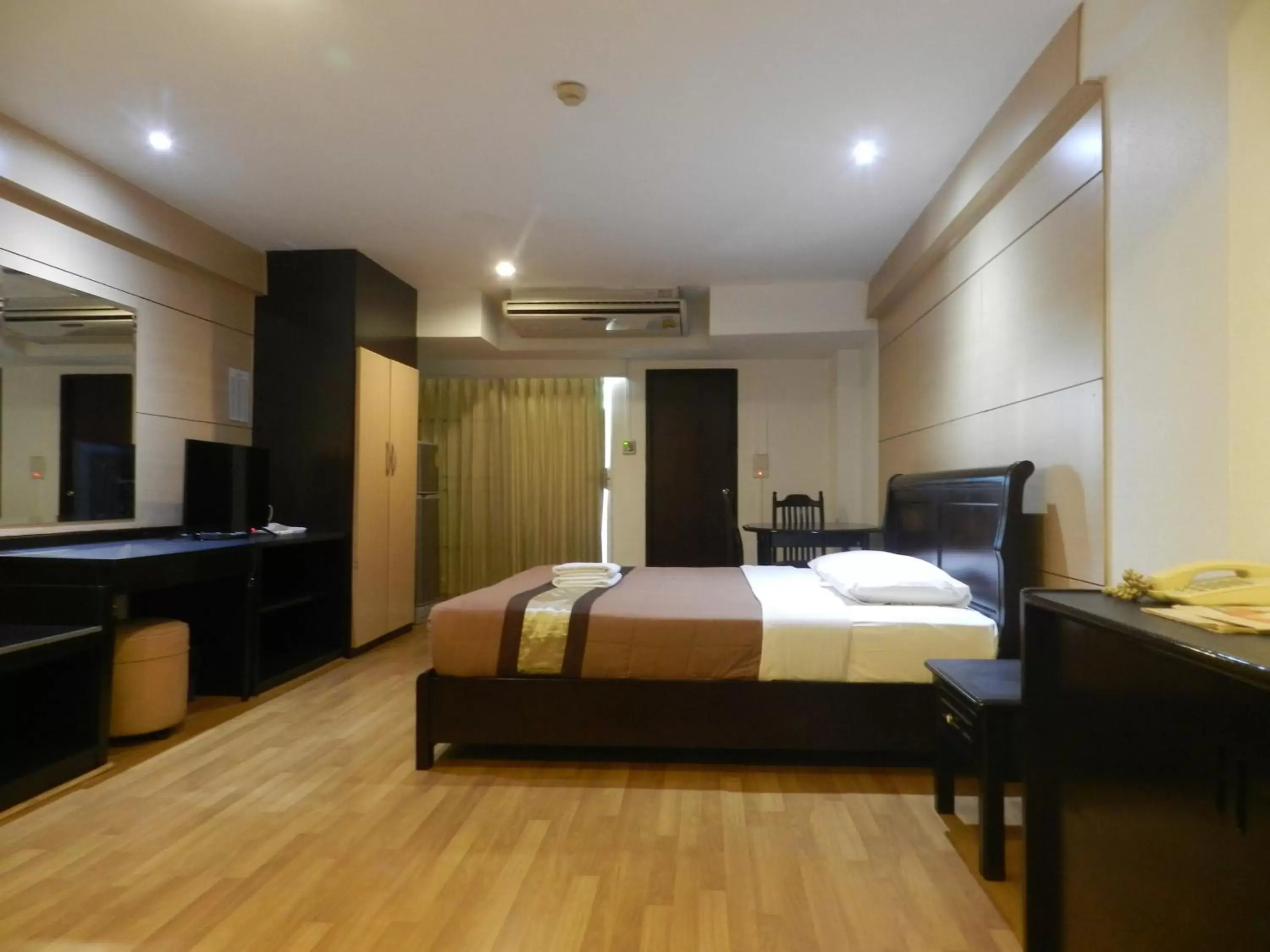 Bedroom, Bed in Nanatai Suites
