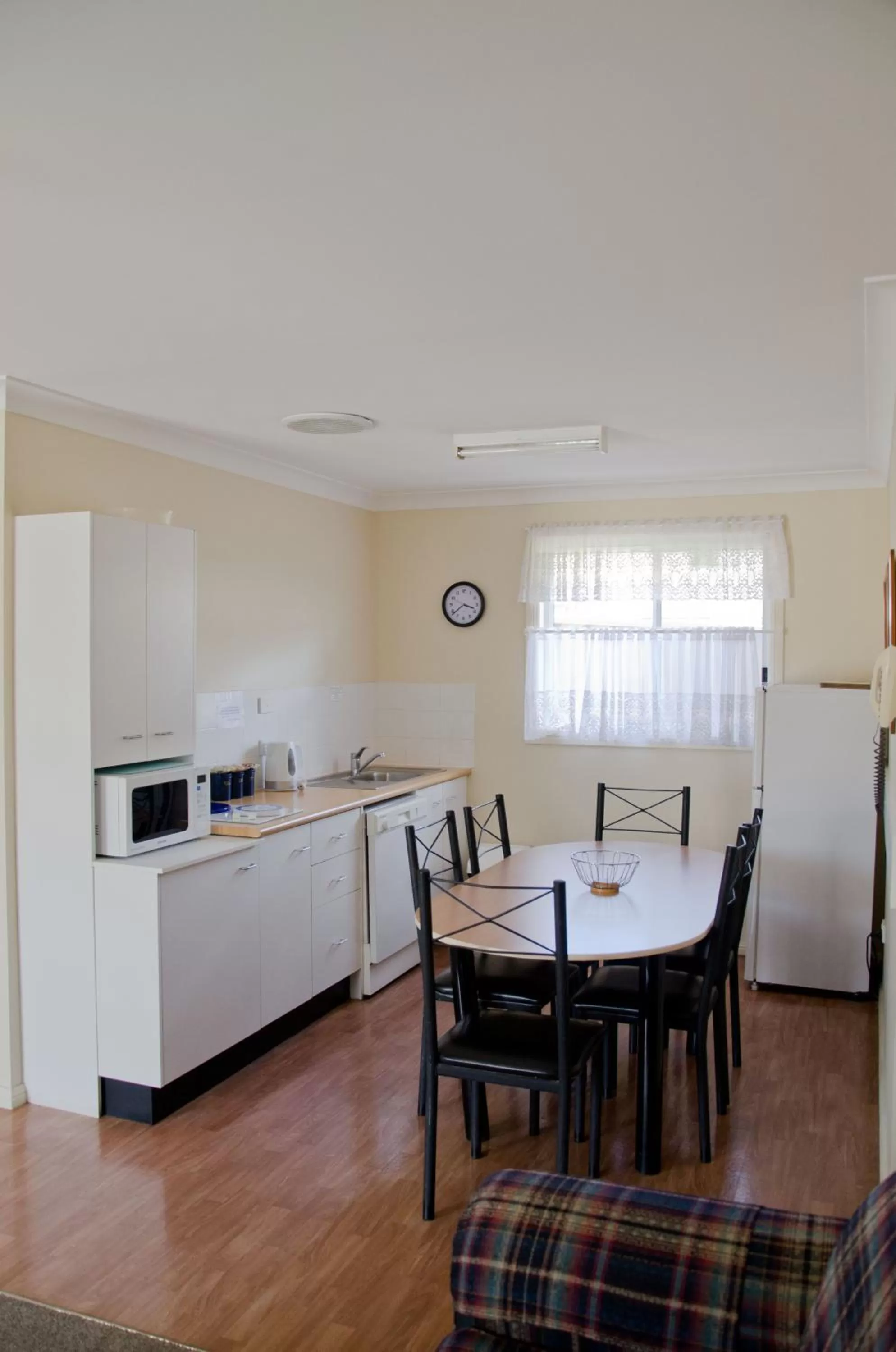 Dining area in Baybrook Motor Inn