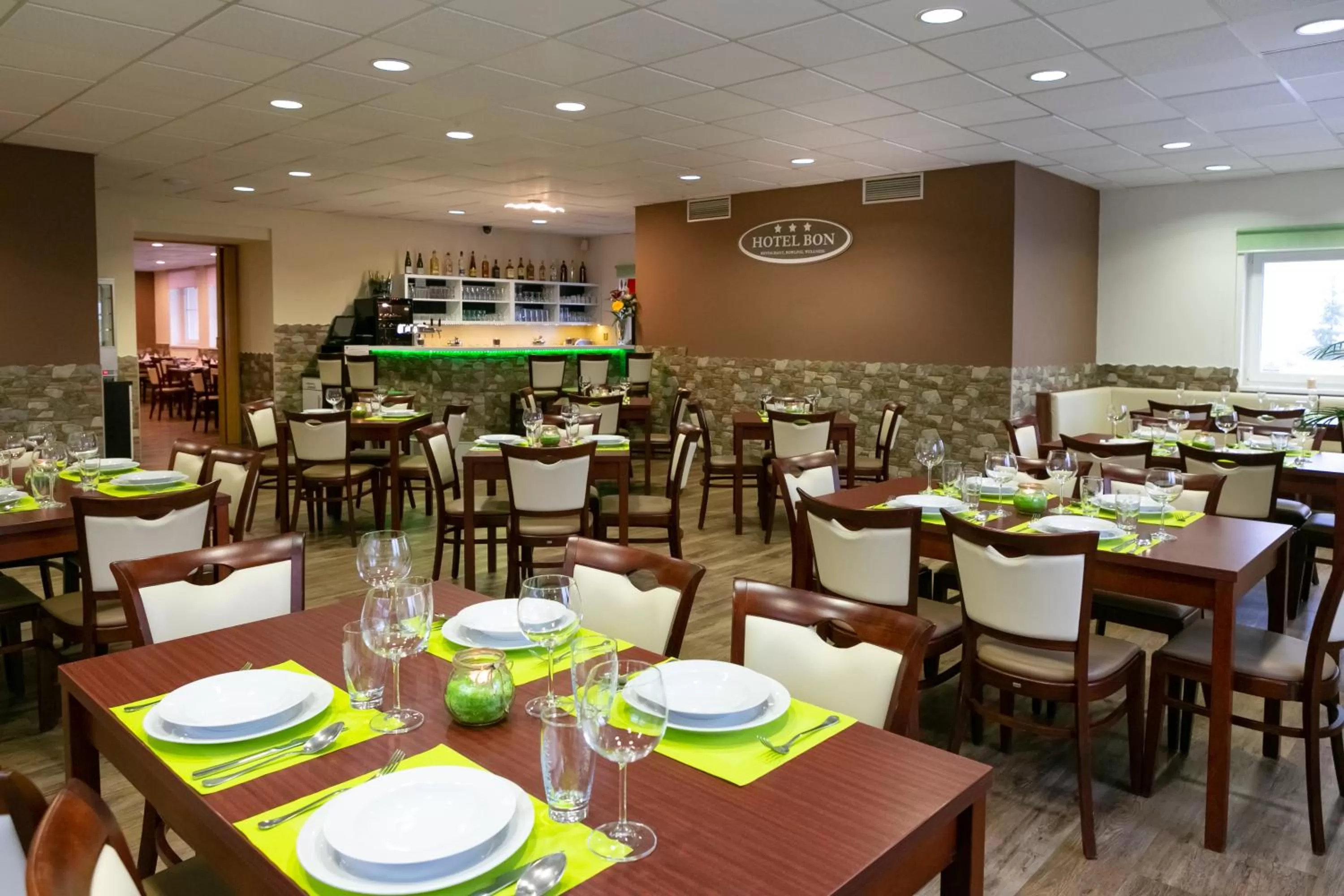 Restaurant/places to eat in Hotel Bon