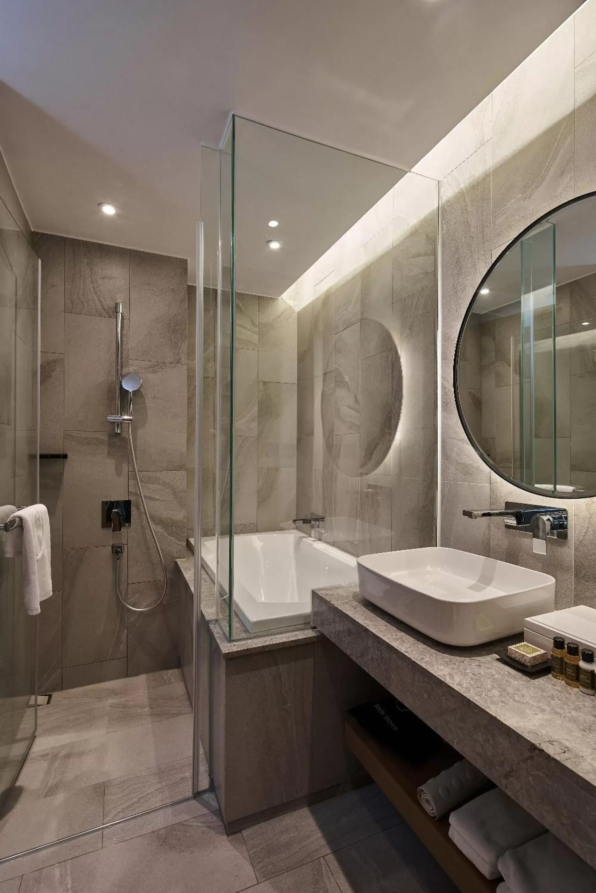 Shower, Bathroom in Harbour 10 Hotel