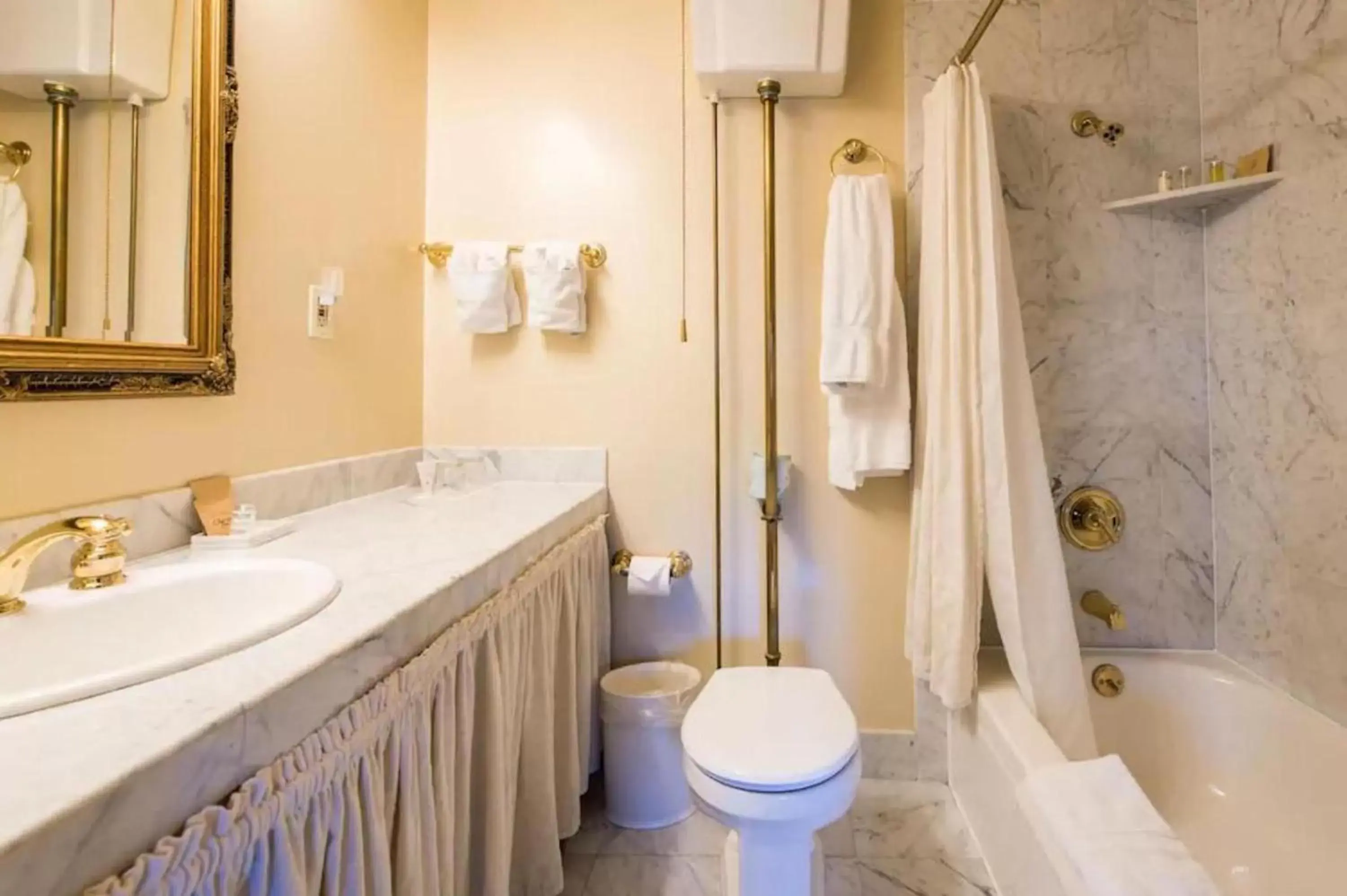 Shower, Bathroom in Hotel La Rose