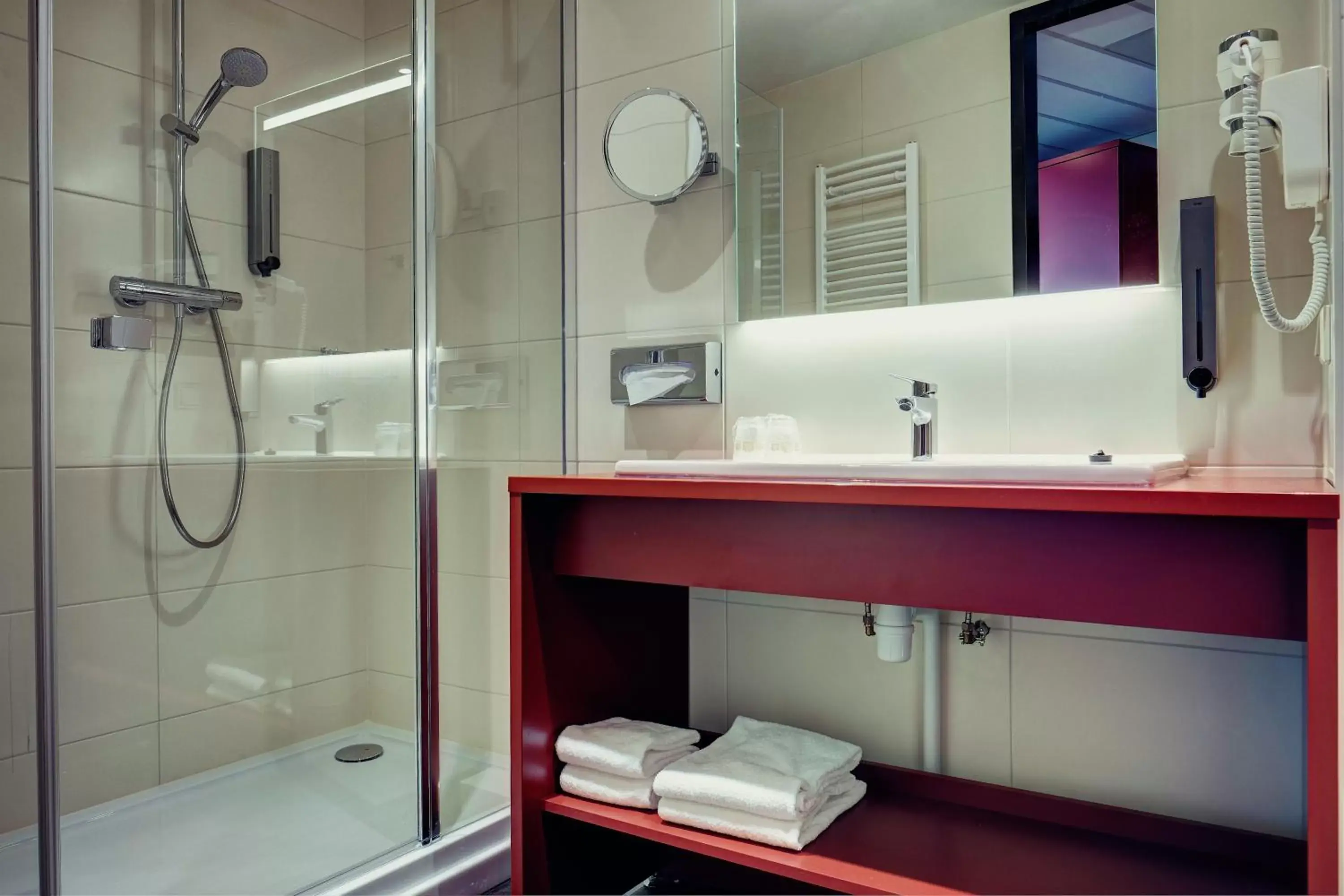 Photo of the whole room, Bathroom in Amedia Amsterdam Airport, Trademark Collection by Wyndham