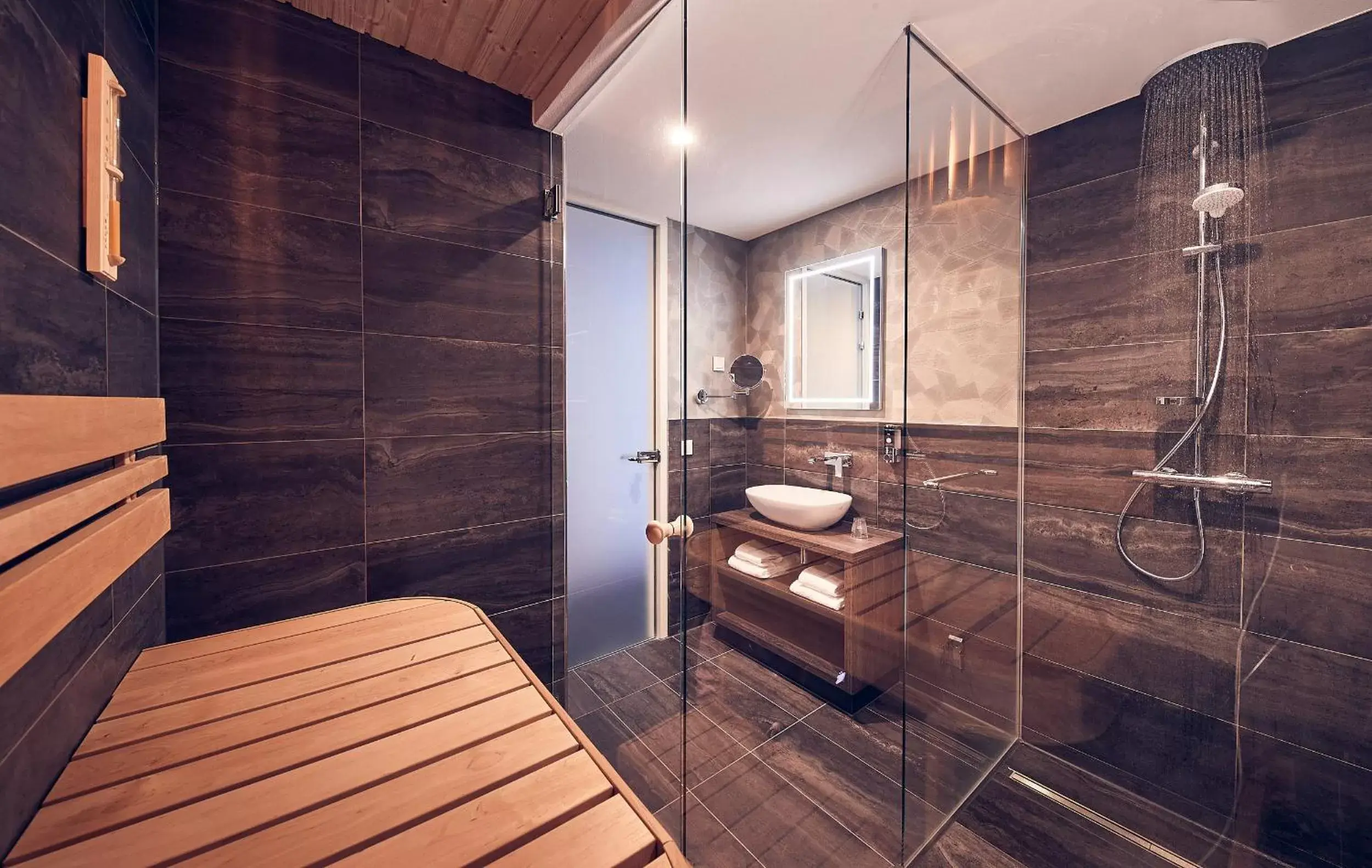 Shower, Bathroom in Inntel Hotels Utrecht Centre