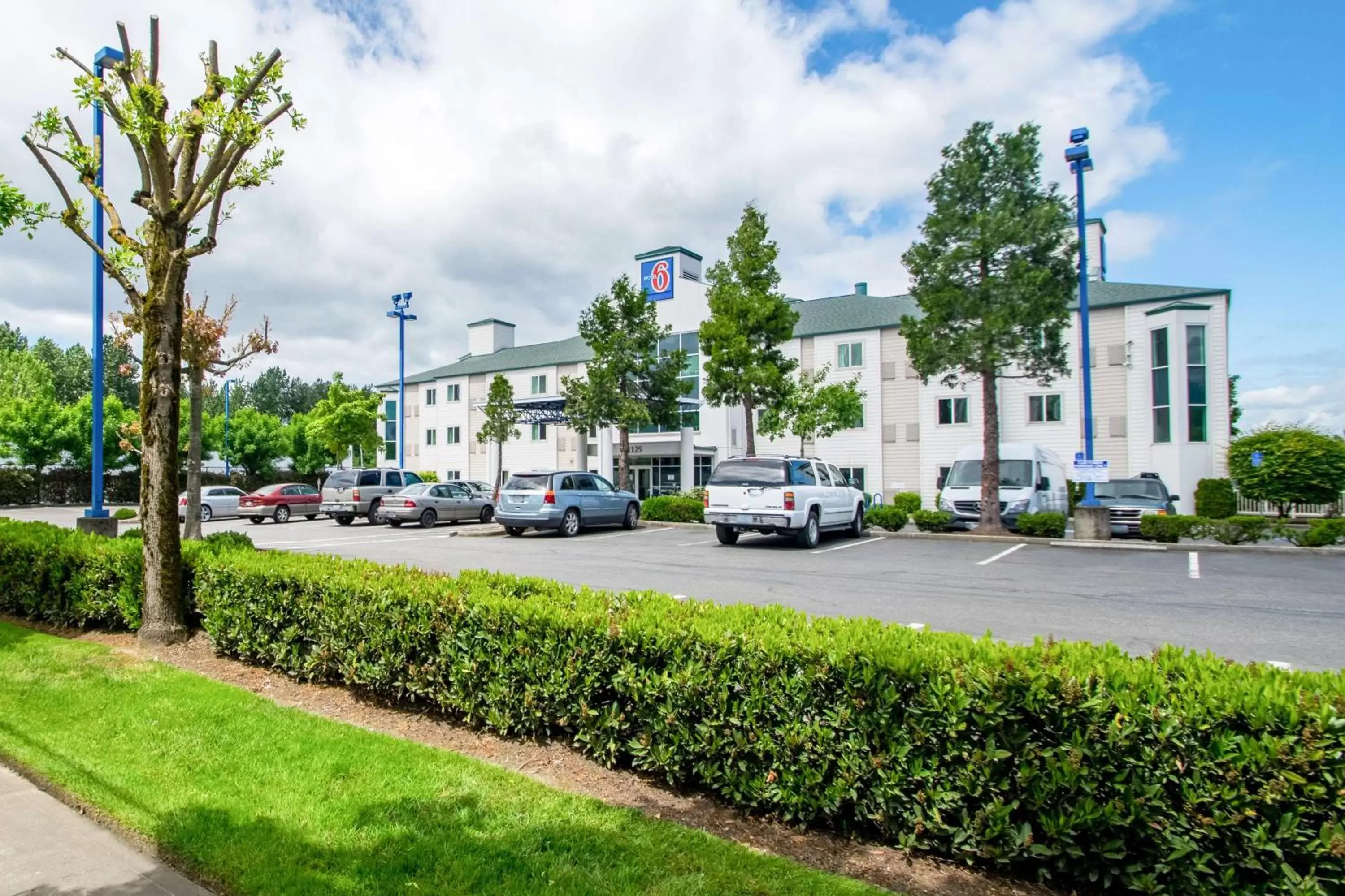 Property Building in Motel 6-Portland, OR - North