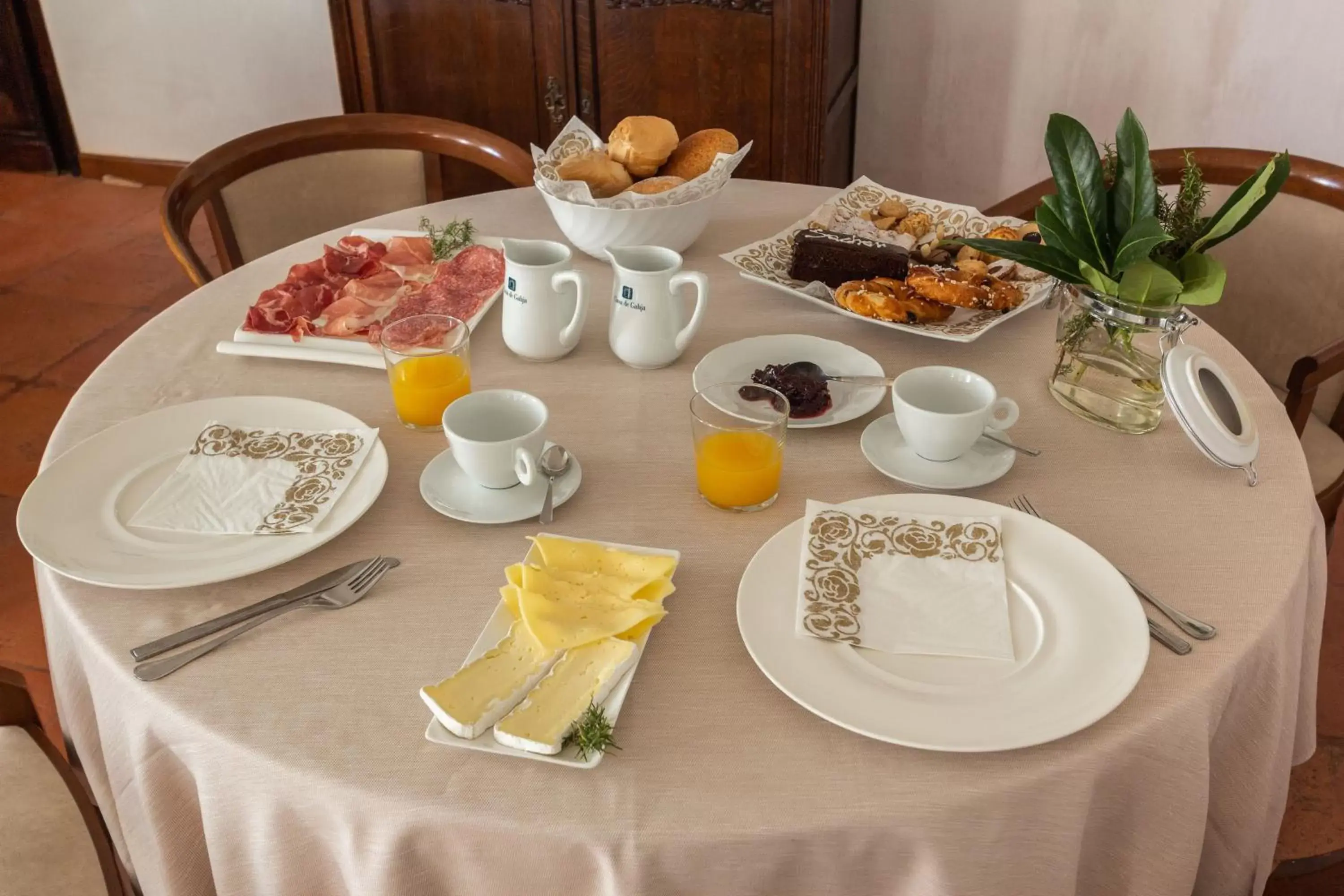 Continental breakfast in Ciasa De Gahja