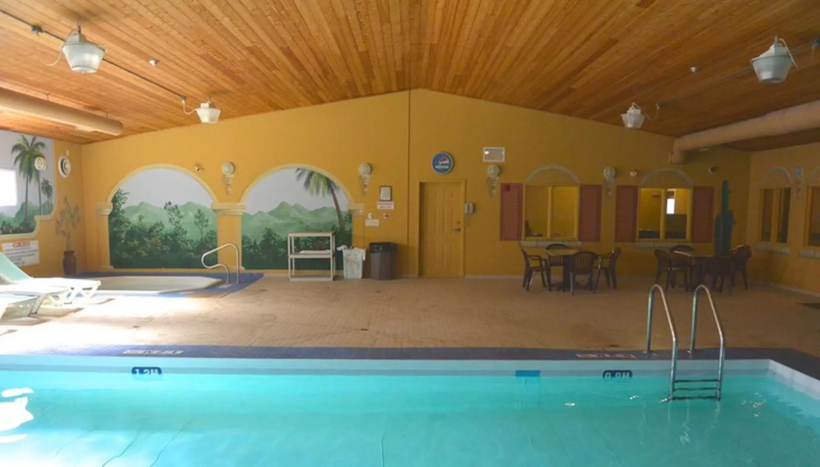 Swimming Pool in Altona Hotel