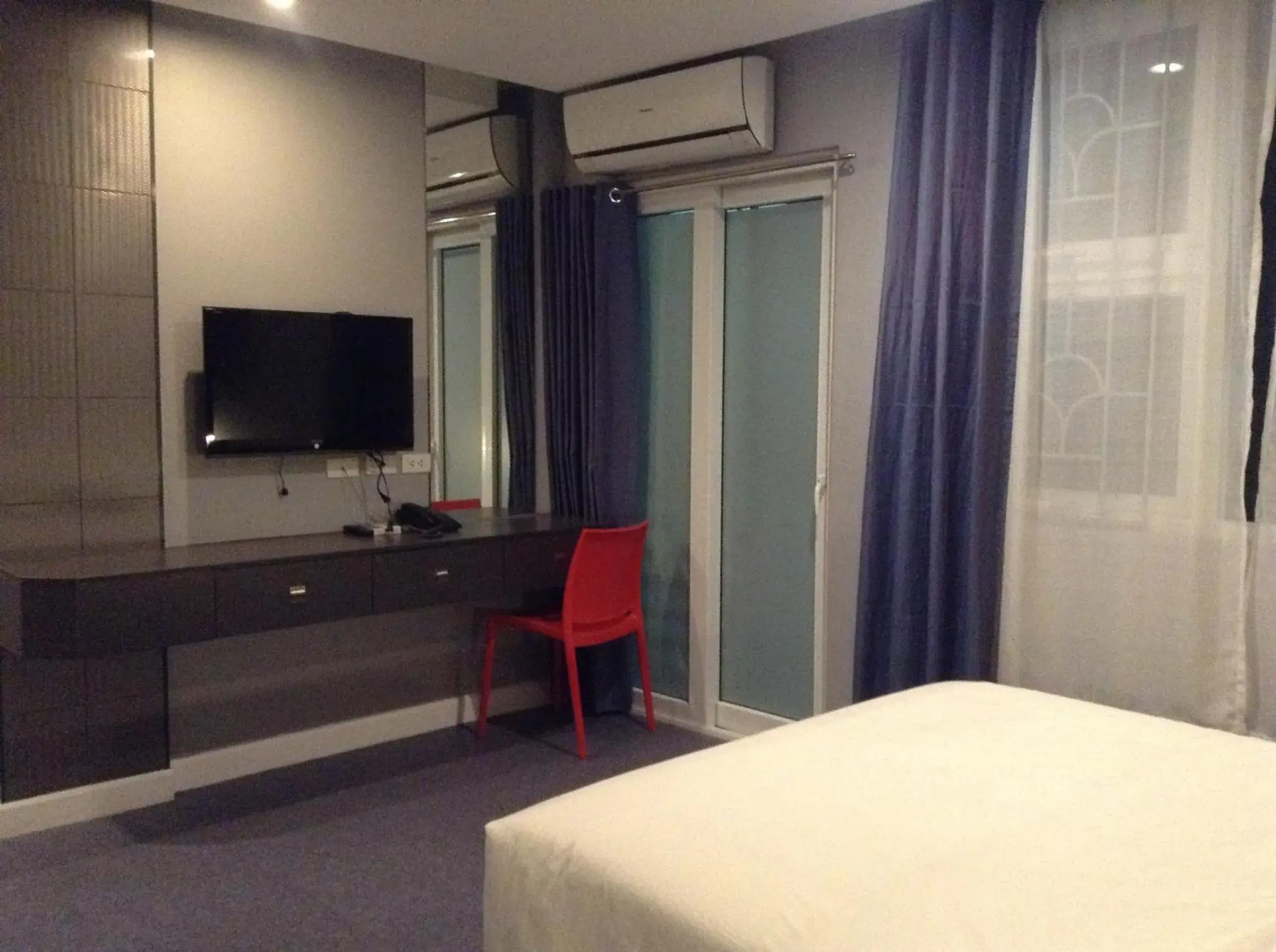 Bedroom, TV/Entertainment Center in Leez Inn Malate