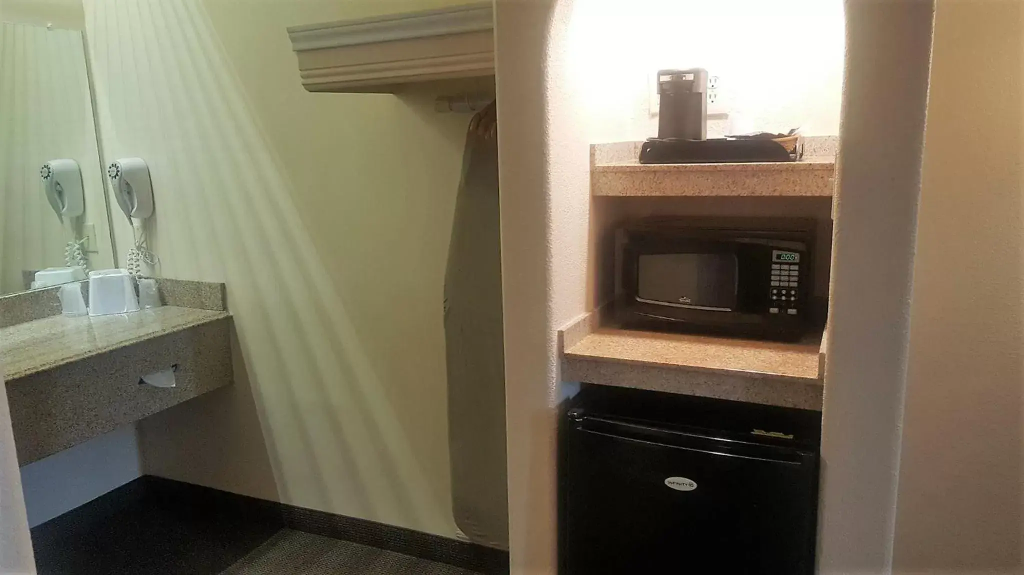 Photo of the whole room, Bathroom in Red Roof Inn & Suites Houston – Humble/IAH Airport
