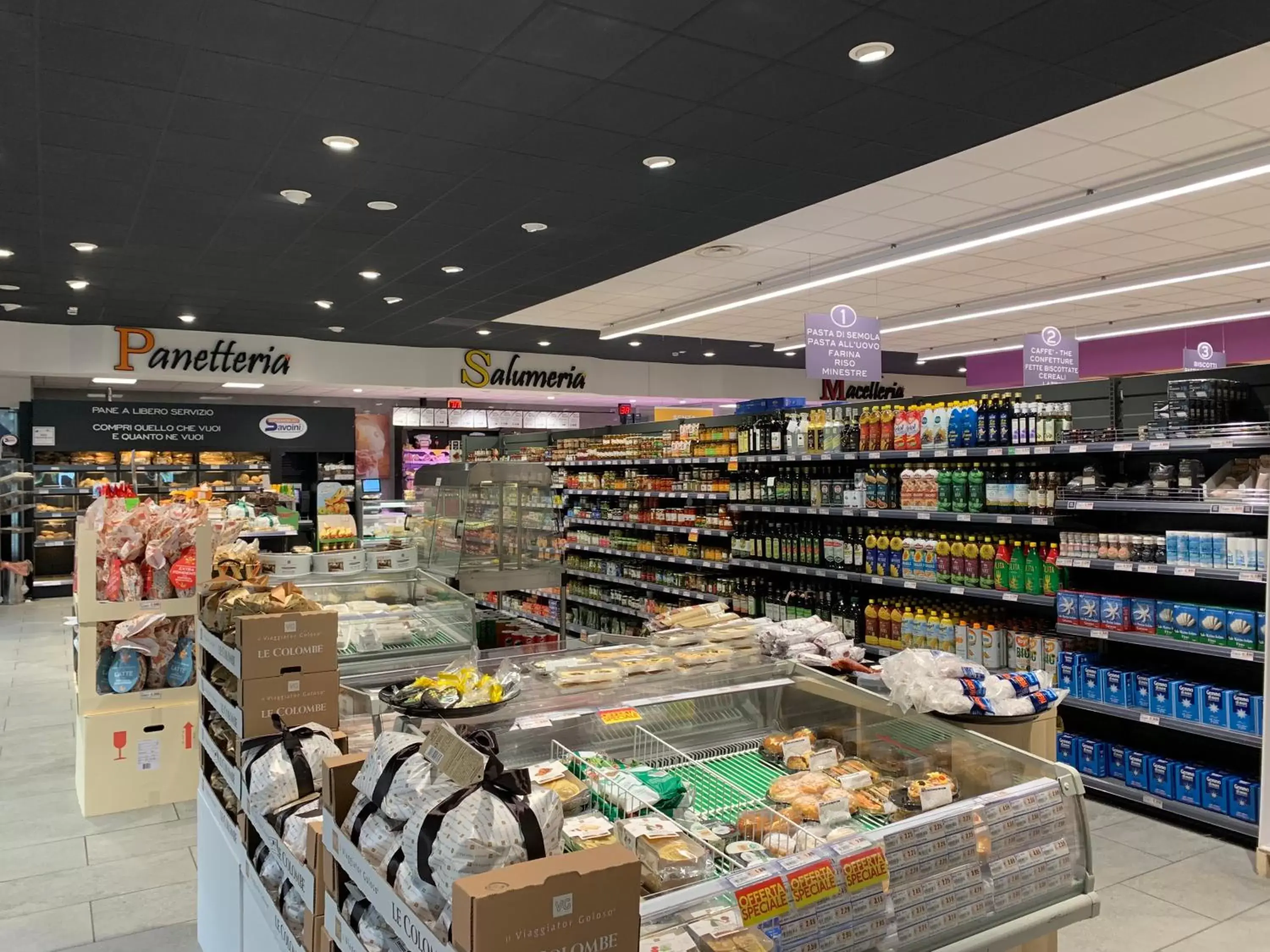 Neighbourhood, Supermarket/Shops in CASABELLA-LAGO MAGGIORE