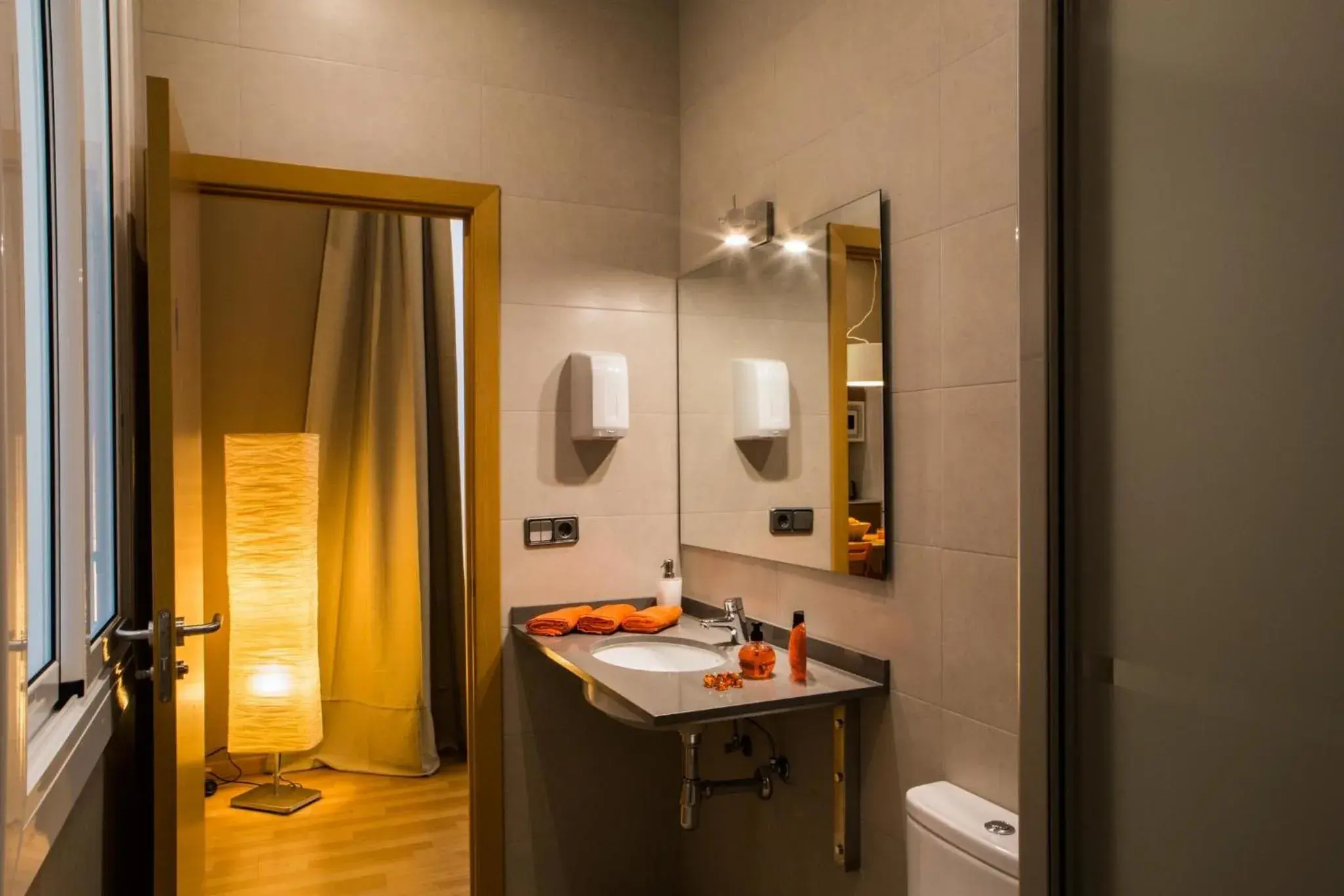 Bathroom in Born Barcelona Hostel