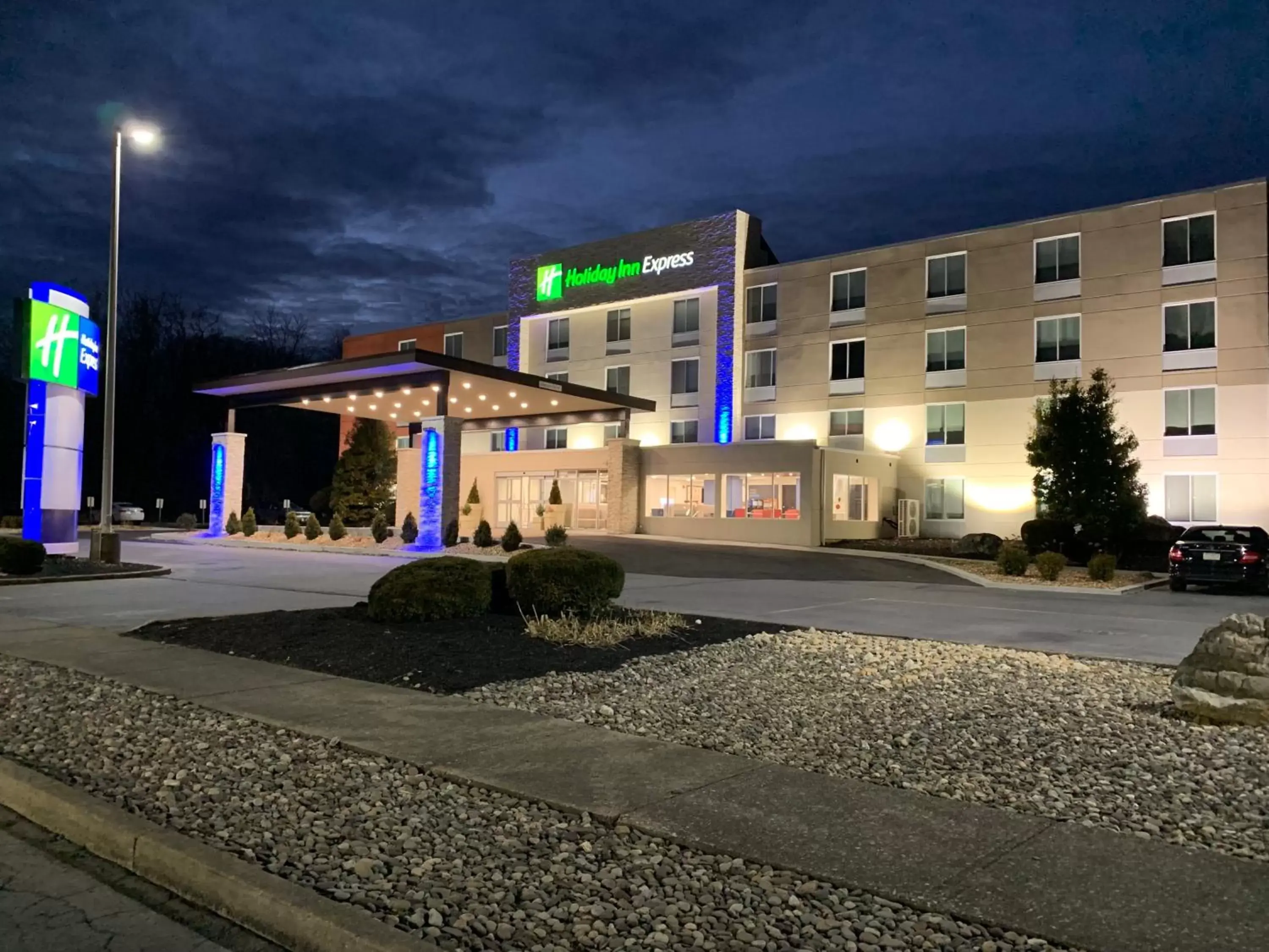 Property Building in Holiday Inn Express - Allentown North, an IHG Hotel