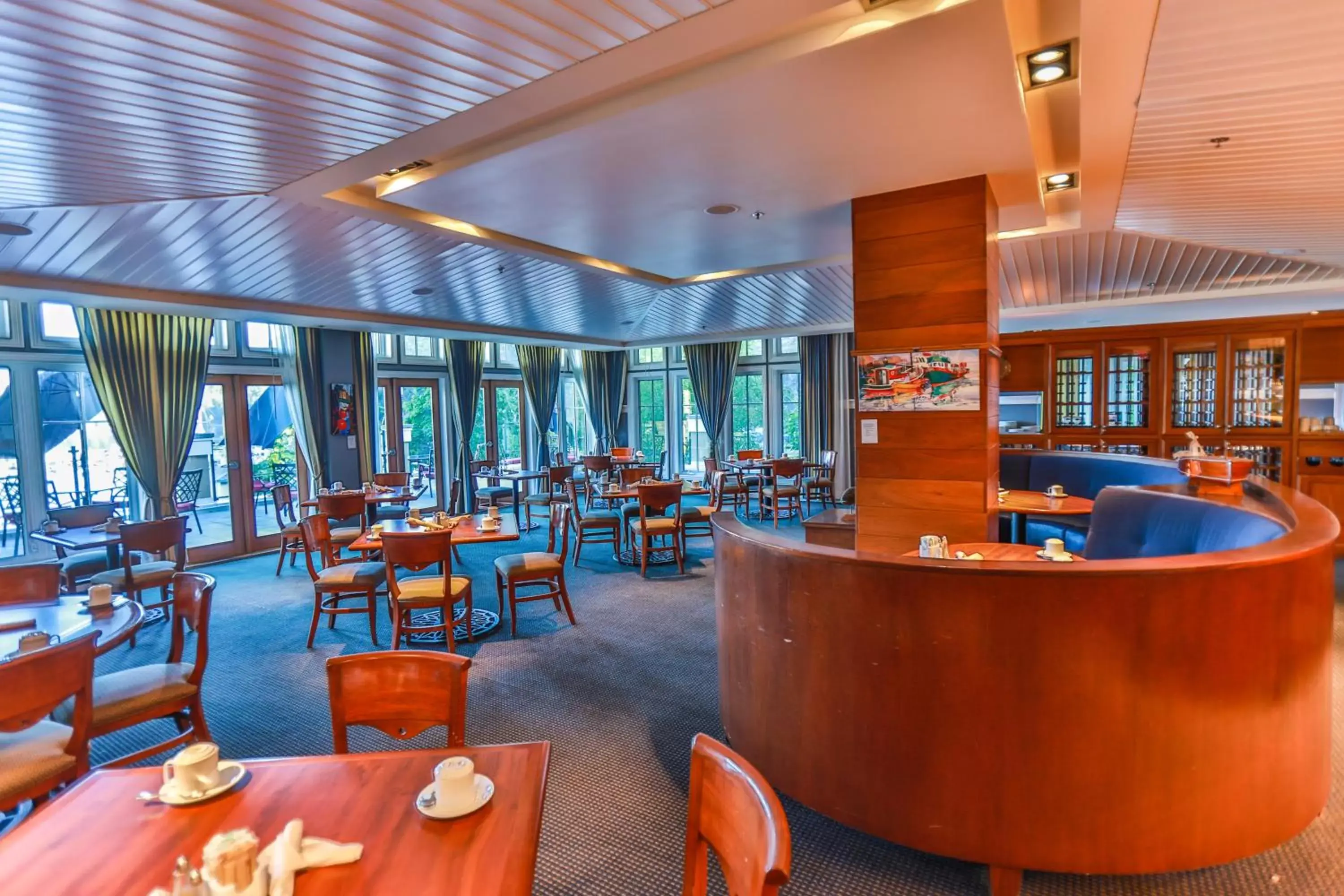 Restaurant/places to eat, Lounge/Bar in Poets Cove Resort & Spa