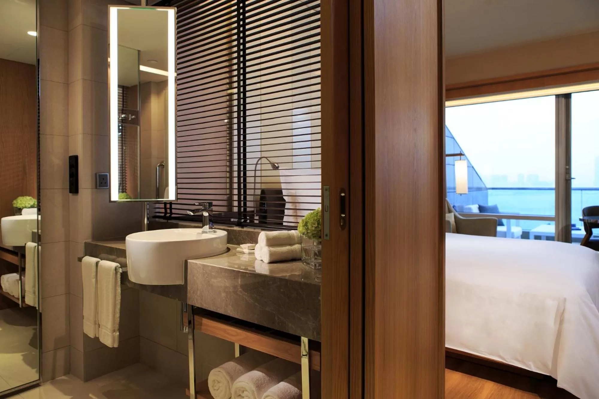Bathroom, Bed in Renaissance Hong Kong Harbour View Hotel