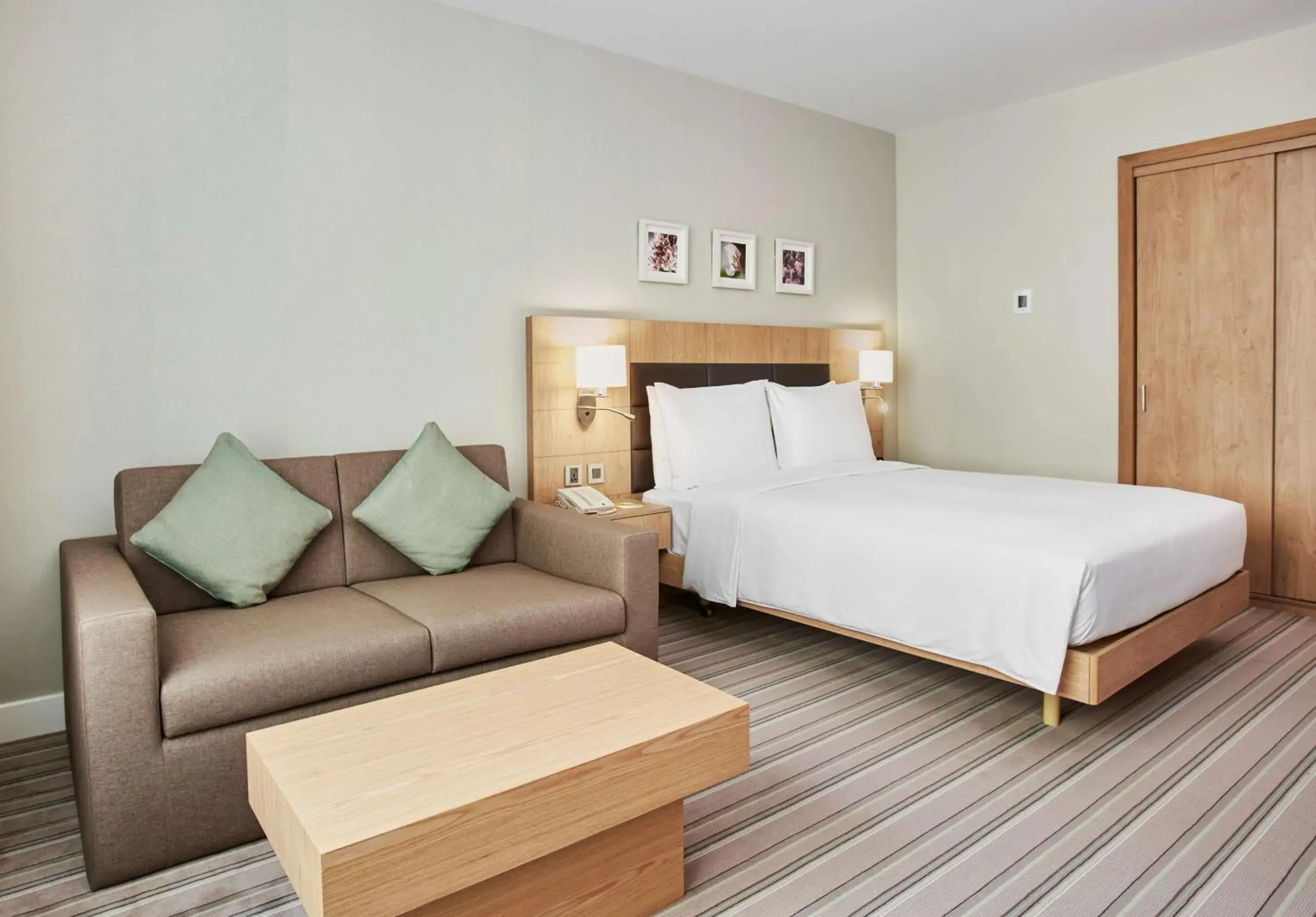 Living room, Bed in Hilton Garden Inn Dubai Mall Of The Emirates