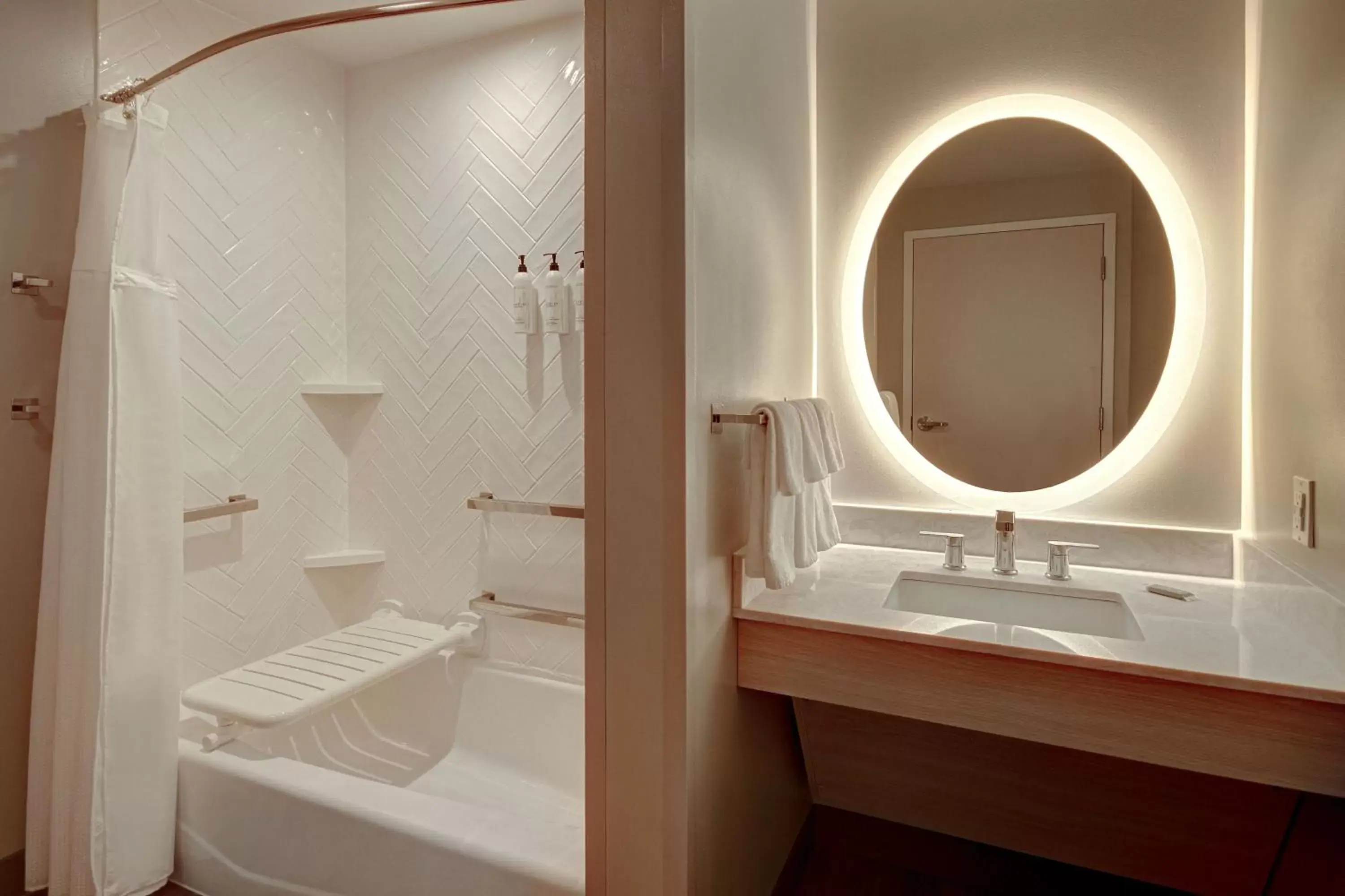 Bathroom in TownePlace Suites by Marriott Cincinnati Airport South