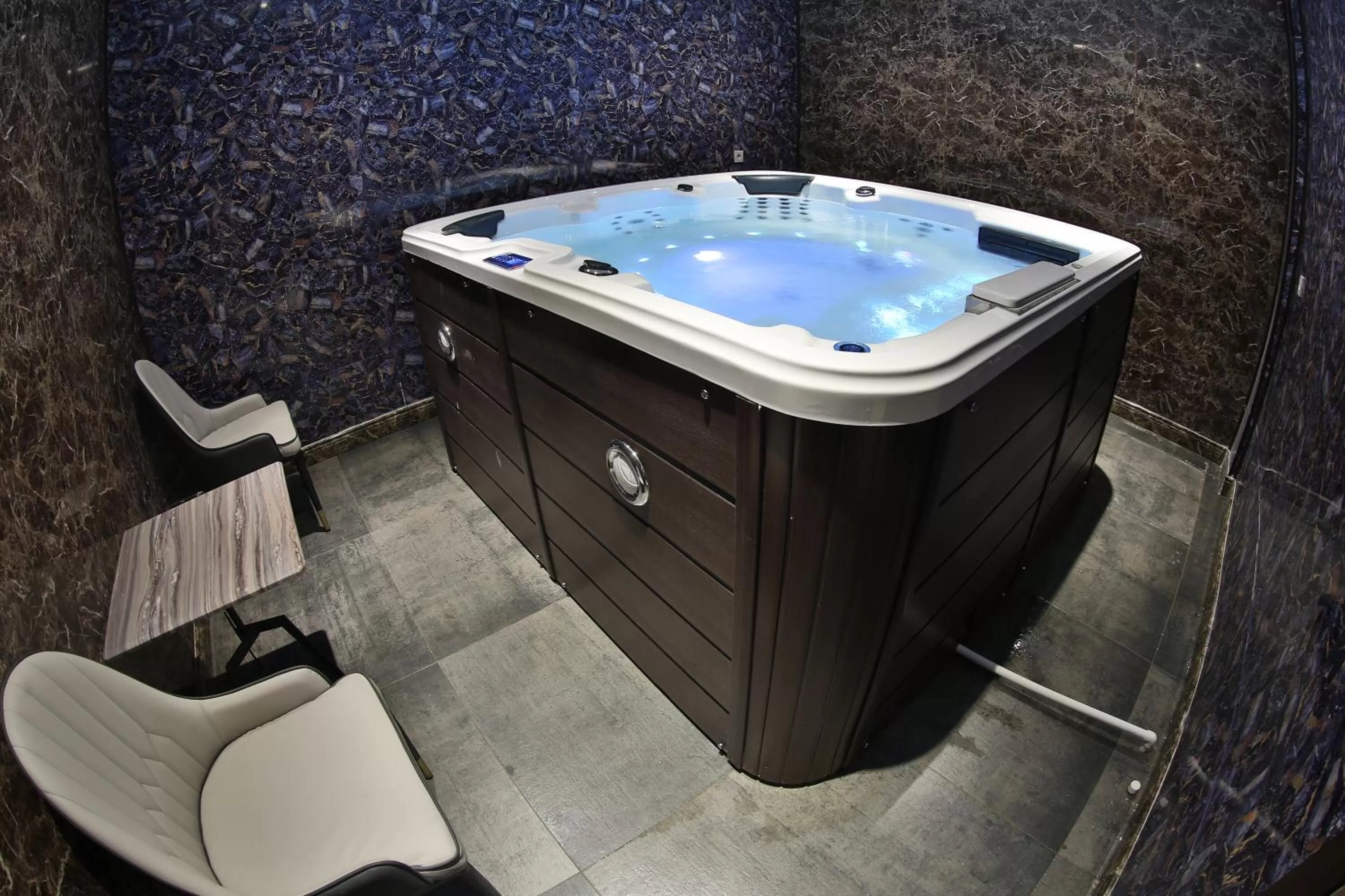 Hot Tub, Spa/Wellness in Sahid Zarafshon